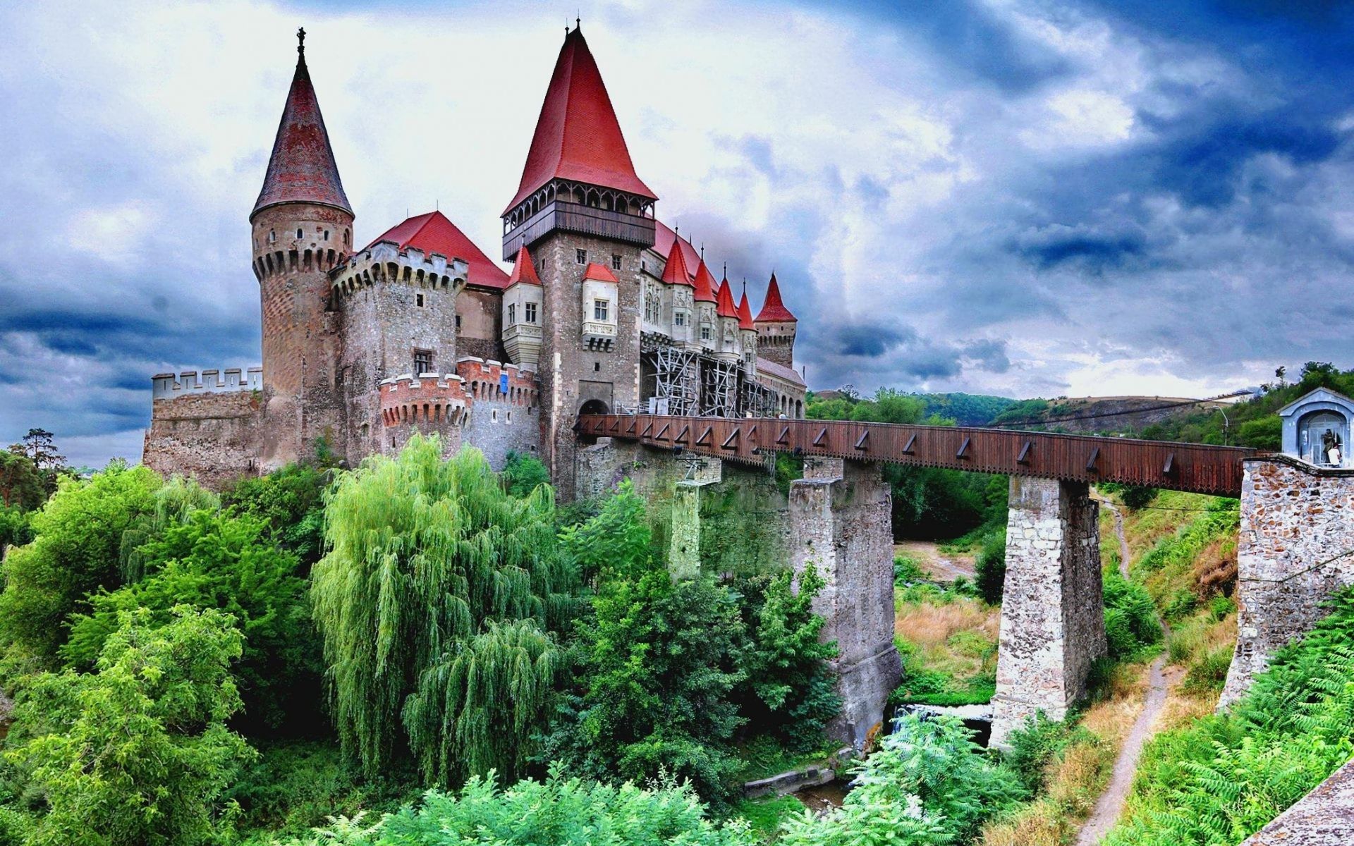 384082 baixar papel de parede romênia, feito pelo homem, castelo hunedoara, arquitetura, ponte, castelo, castelos - protetores de tela e imagens gratuitamente