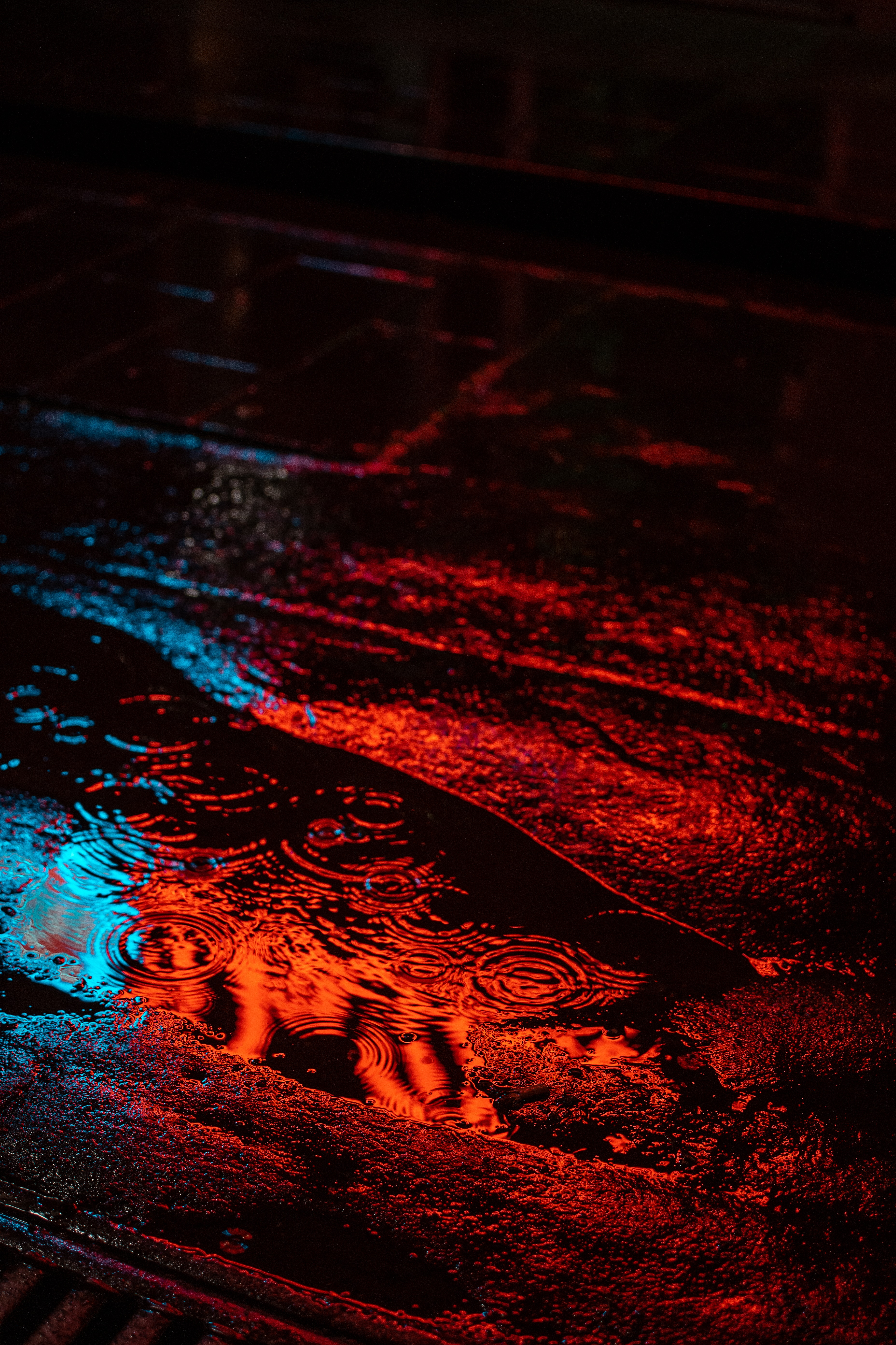 116957壁紙のダウンロード雨, ナイト, 闇, 暗い, 輝く, 光, ネオン, 水たまり, 水溜り-スクリーンセーバーと写真を無料で