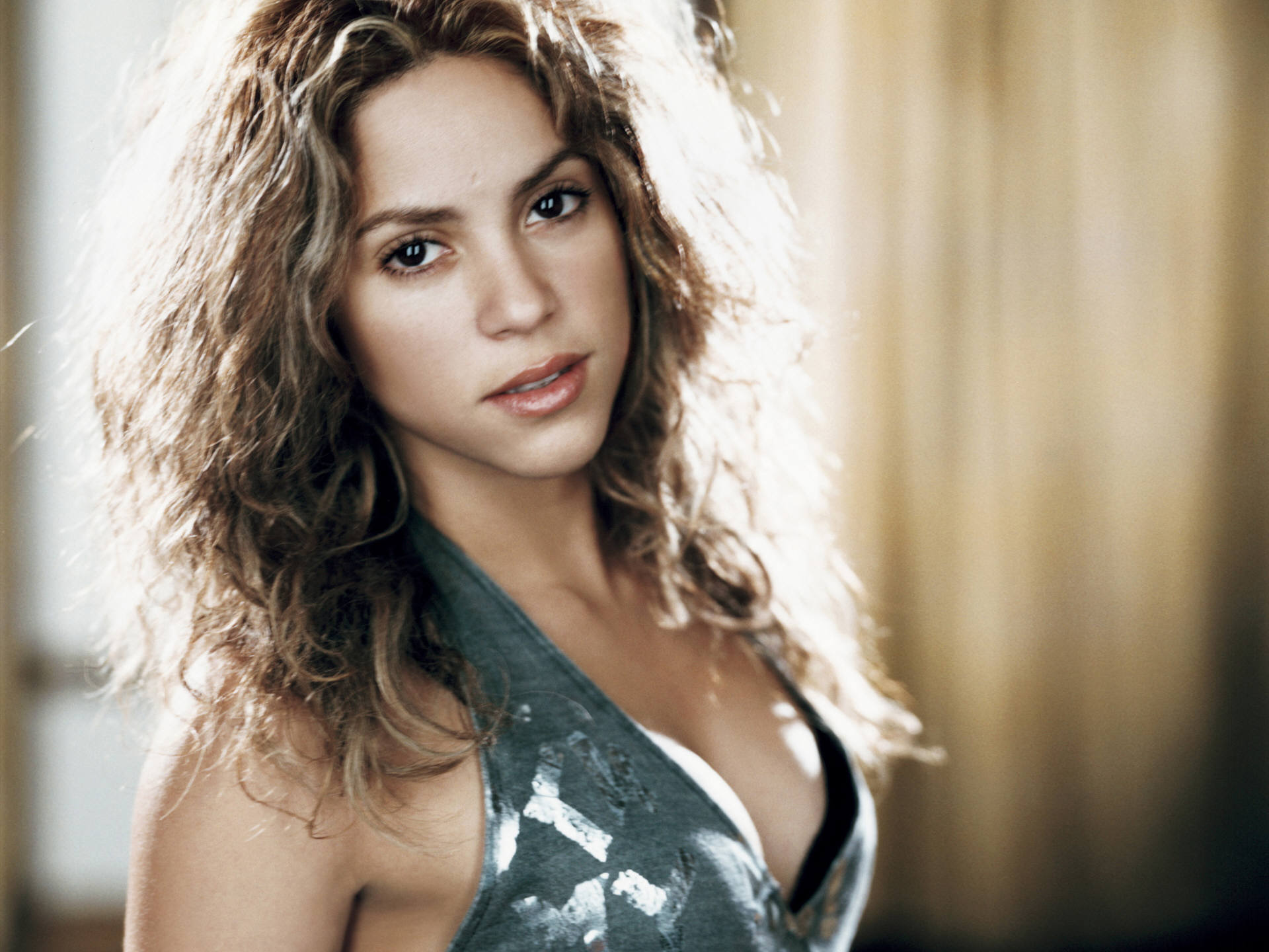 Baixe gratuitamente a imagem Música, Shakira na área de trabalho do seu PC