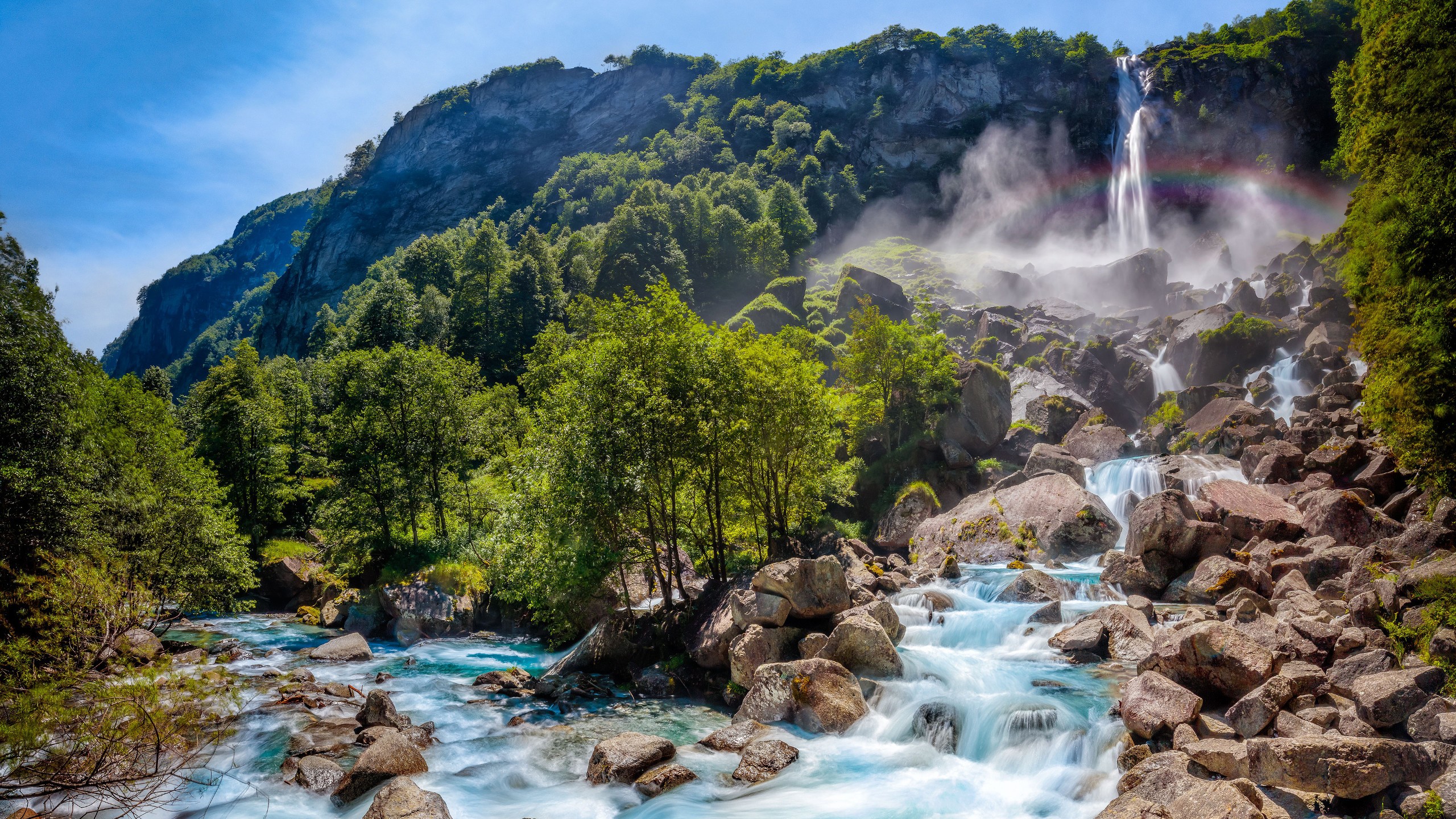 Скачать картинку Природа, Река, Водопады, Водопад, Дерево, Швейцария, Земля/природа в телефон бесплатно.
