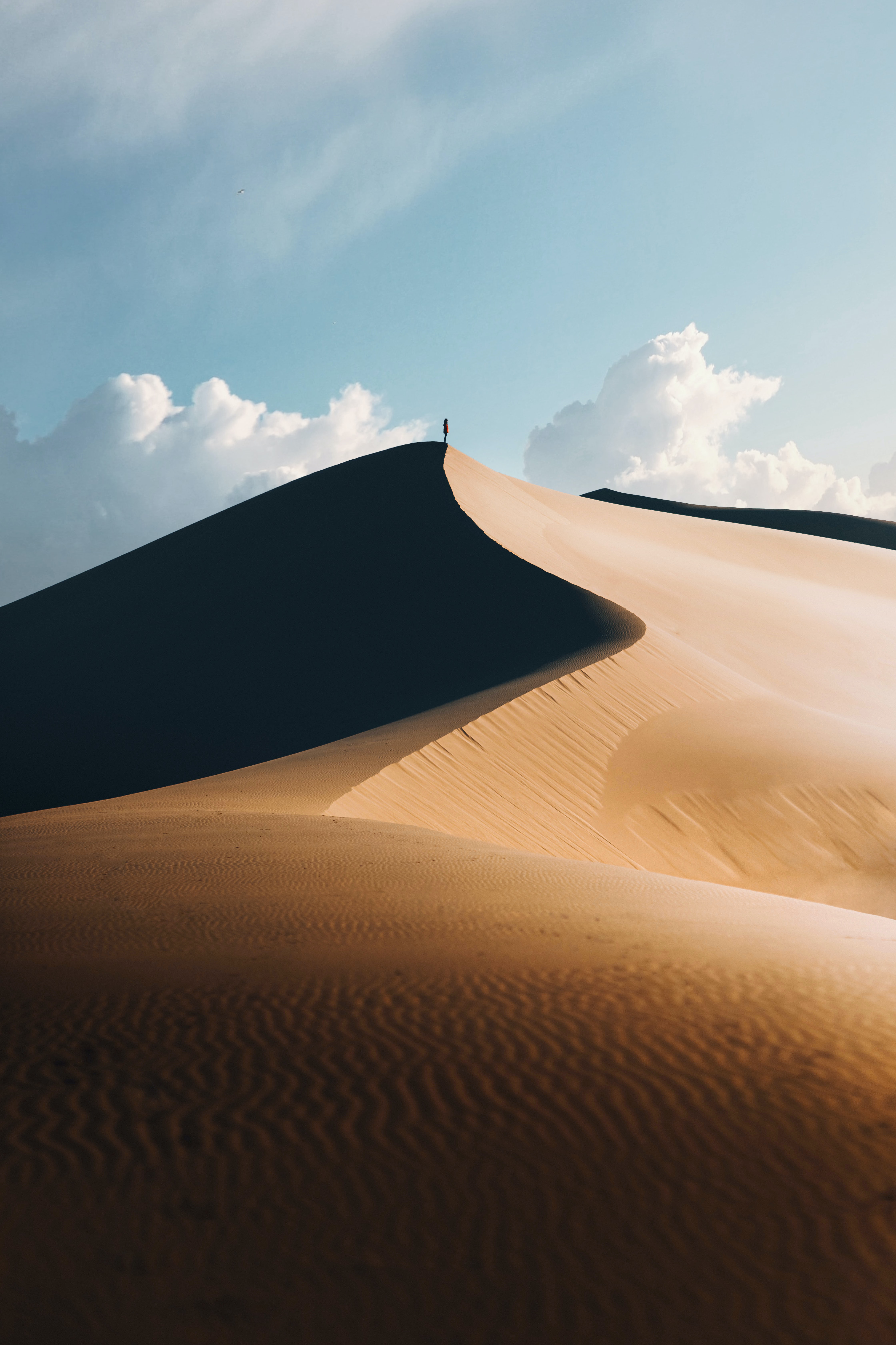 Download mobile wallpaper Sand, Desert, Silhouette, Lonely, Nature, Alone for free.