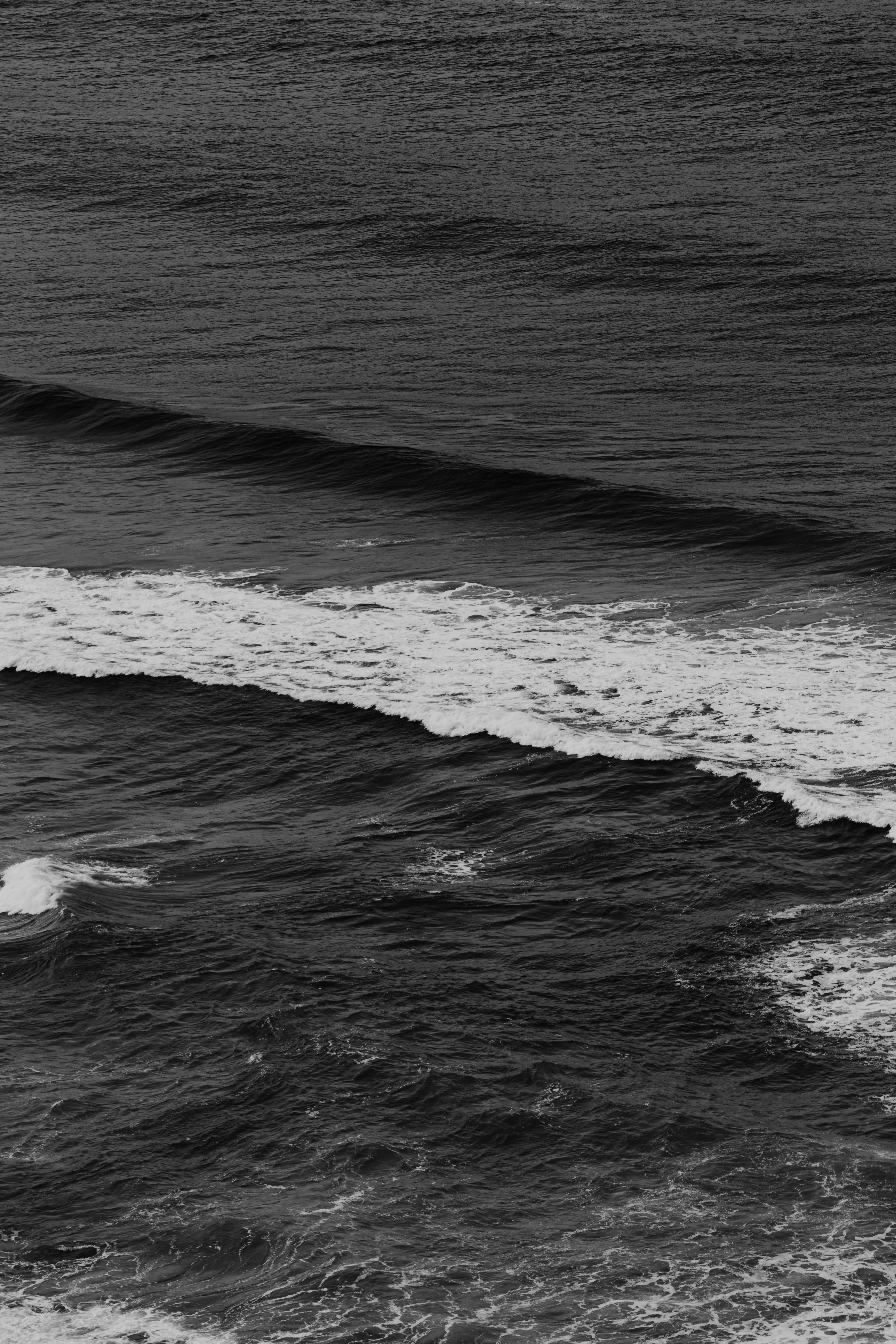 Download mobile wallpaper Nature, Chb, Bw, Water, Waves, Ocean for free.