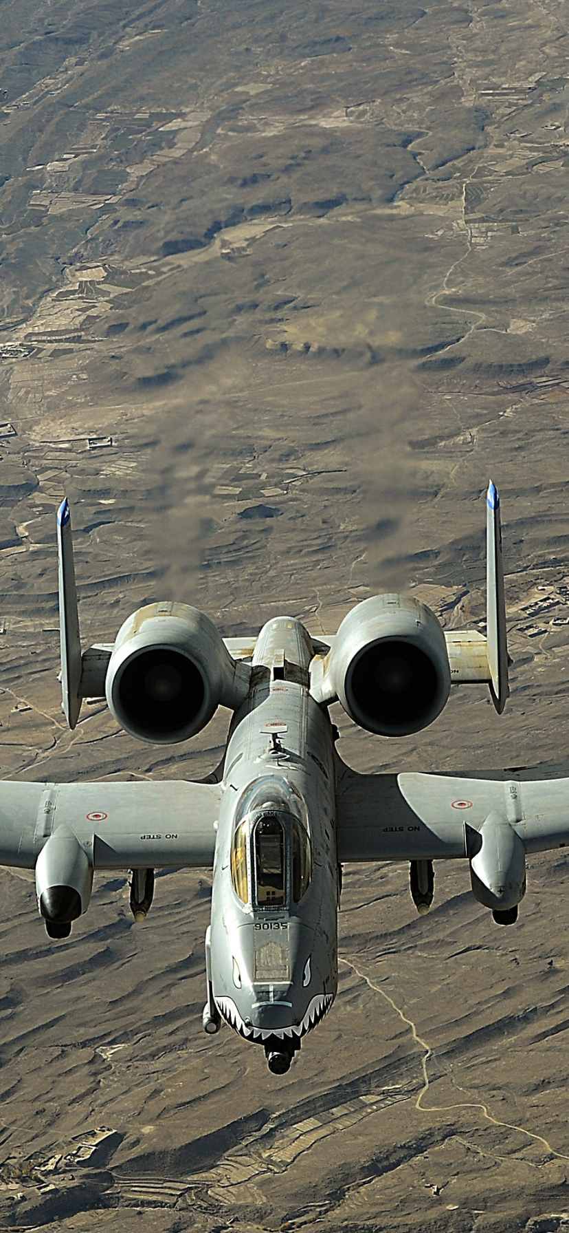 Скачать картинку Пустыня, Самолет, Самолёты, Военные, Fairchild Republic A 10 Thunderbolt Ii, Реактивные Истребители в телефон бесплатно.