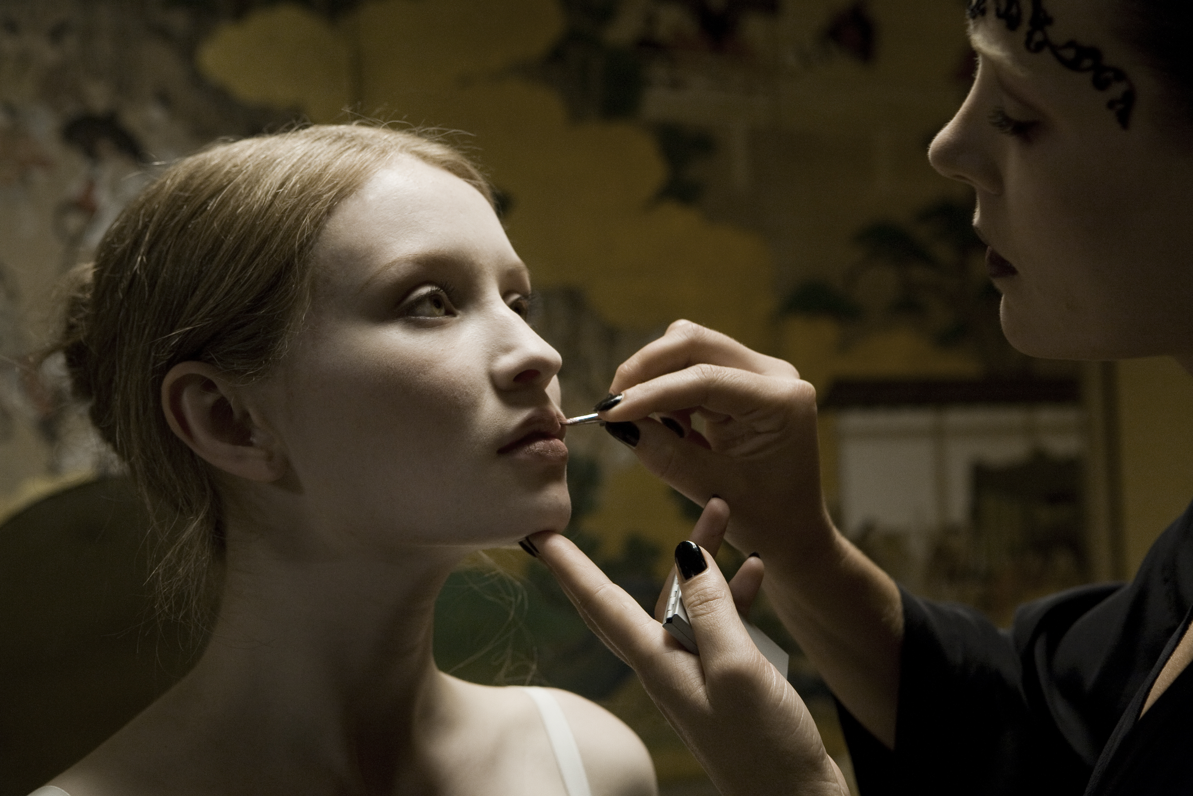 Laden Sie das Filme, Emily Browning, Dornröschen (2011)-Bild kostenlos auf Ihren PC-Desktop herunter