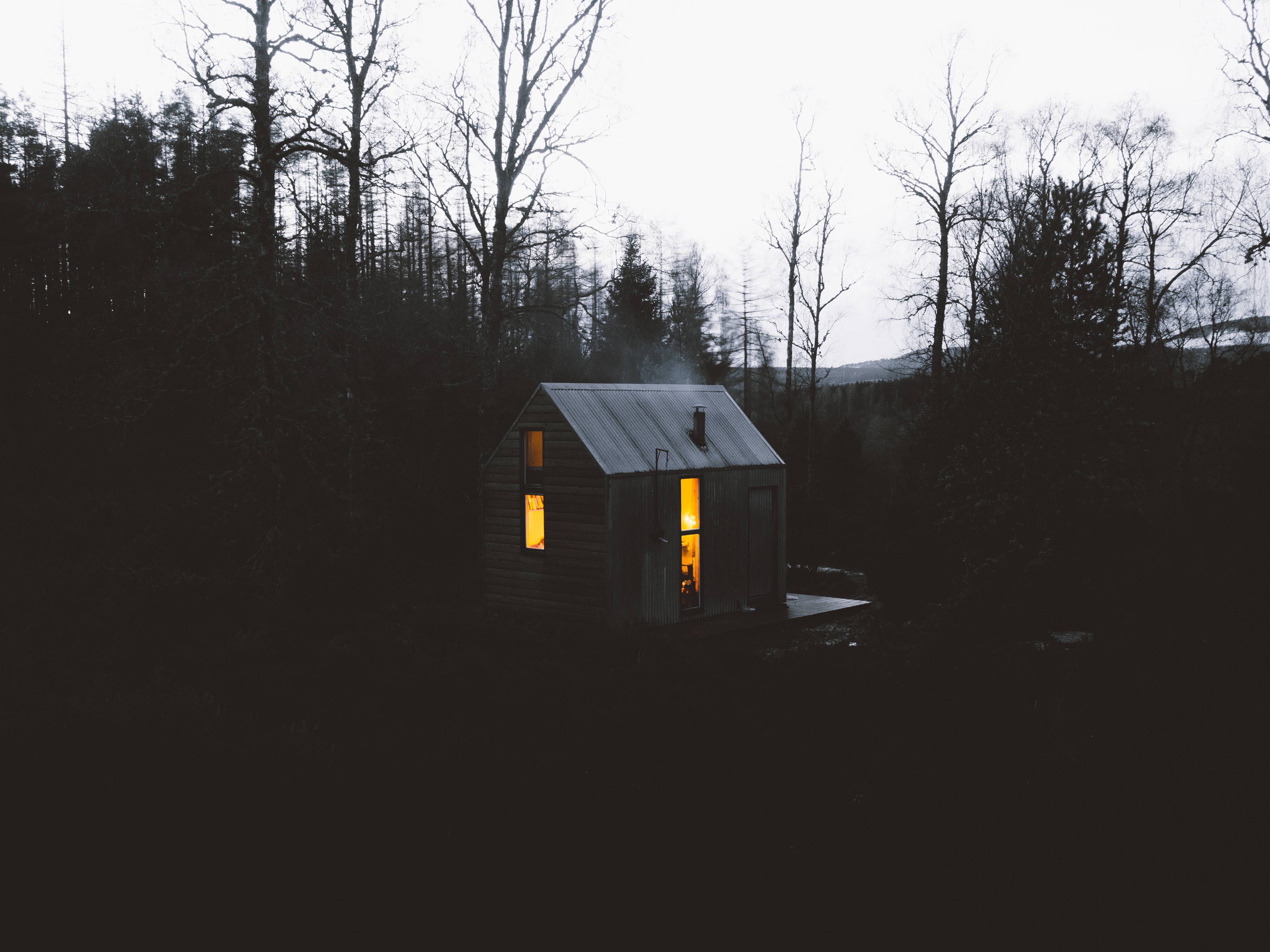 Free download wallpaper Shine, Light, Forest, Ballater, Lodge, National Park, Dark, Small House on your PC desktop