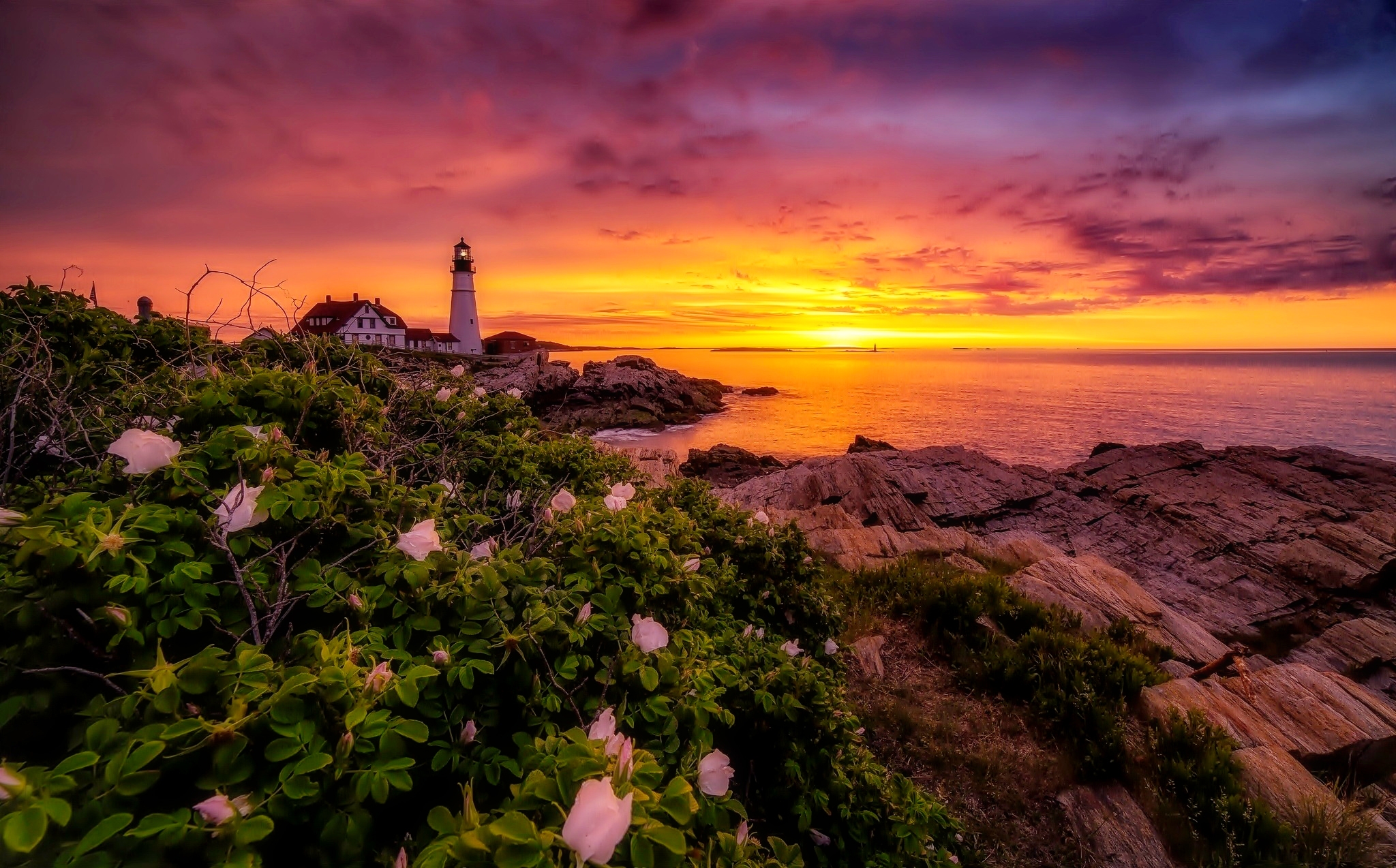 Free download wallpaper Sunset, Sea, Horizon, Ocean, Lighthouse, Man Made on your PC desktop