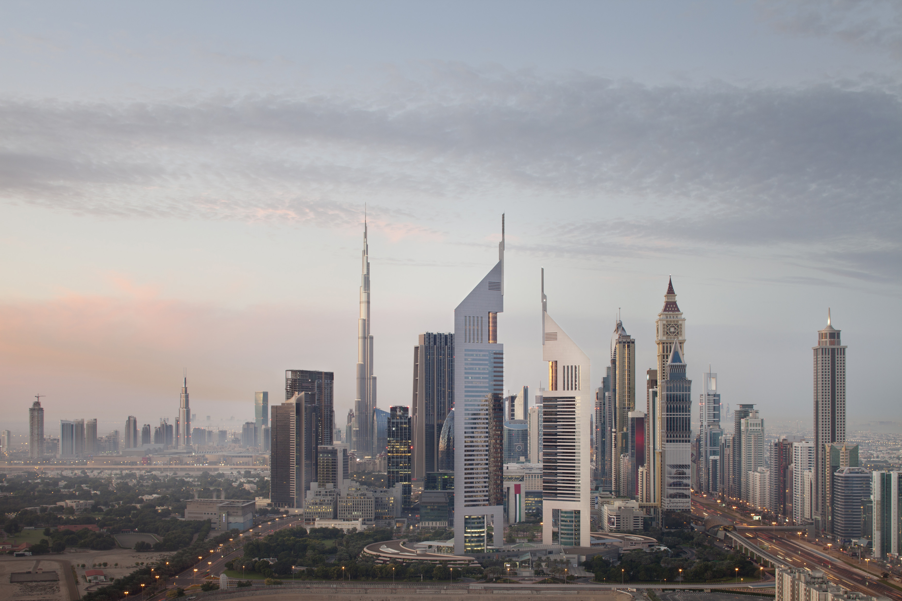 Скачать картинку Дубай, Здание, Объединённые Арабские Эмираты, Сделано Человеком, Джумейра Эмирейтс Тауэр Отель в телефон бесплатно.