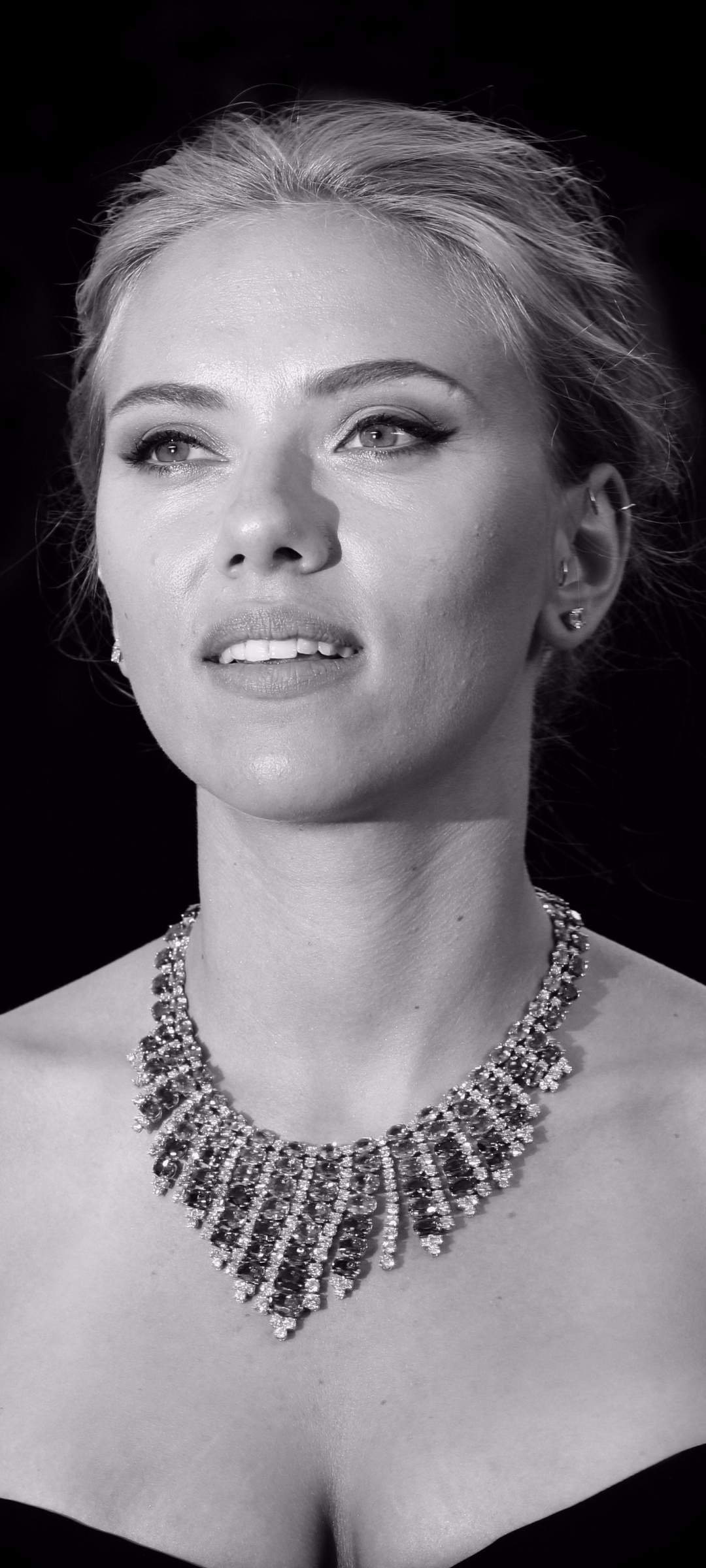 Download mobile wallpaper Scarlett Johansson, Monochrome, Necklace, Celebrity, Black & White, Actress for free.