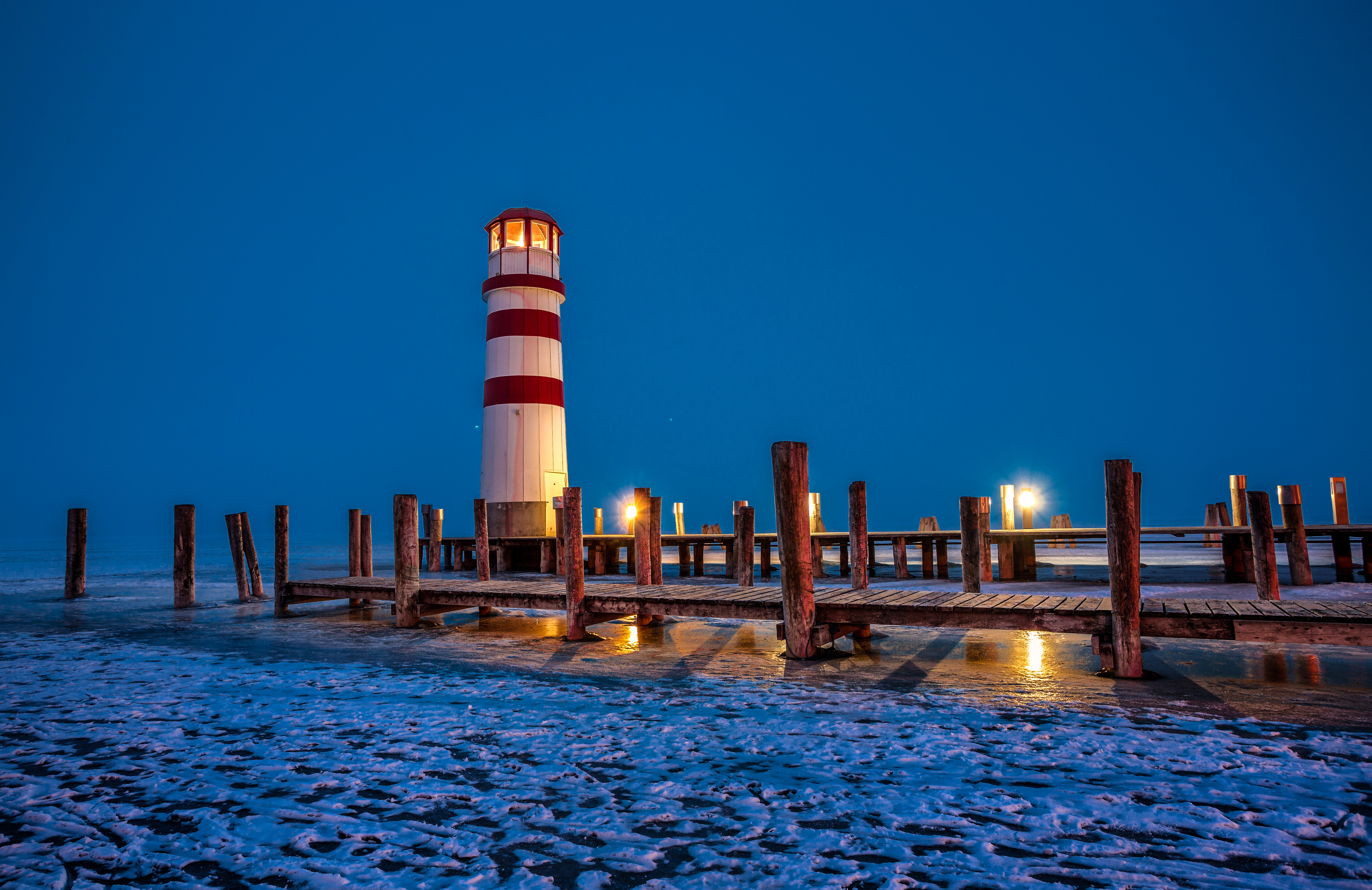 Laden Sie das Winter, Eis, Gebäude, Seebrücke, Leuchtturm, Nacht, Menschengemacht-Bild kostenlos auf Ihren PC-Desktop herunter