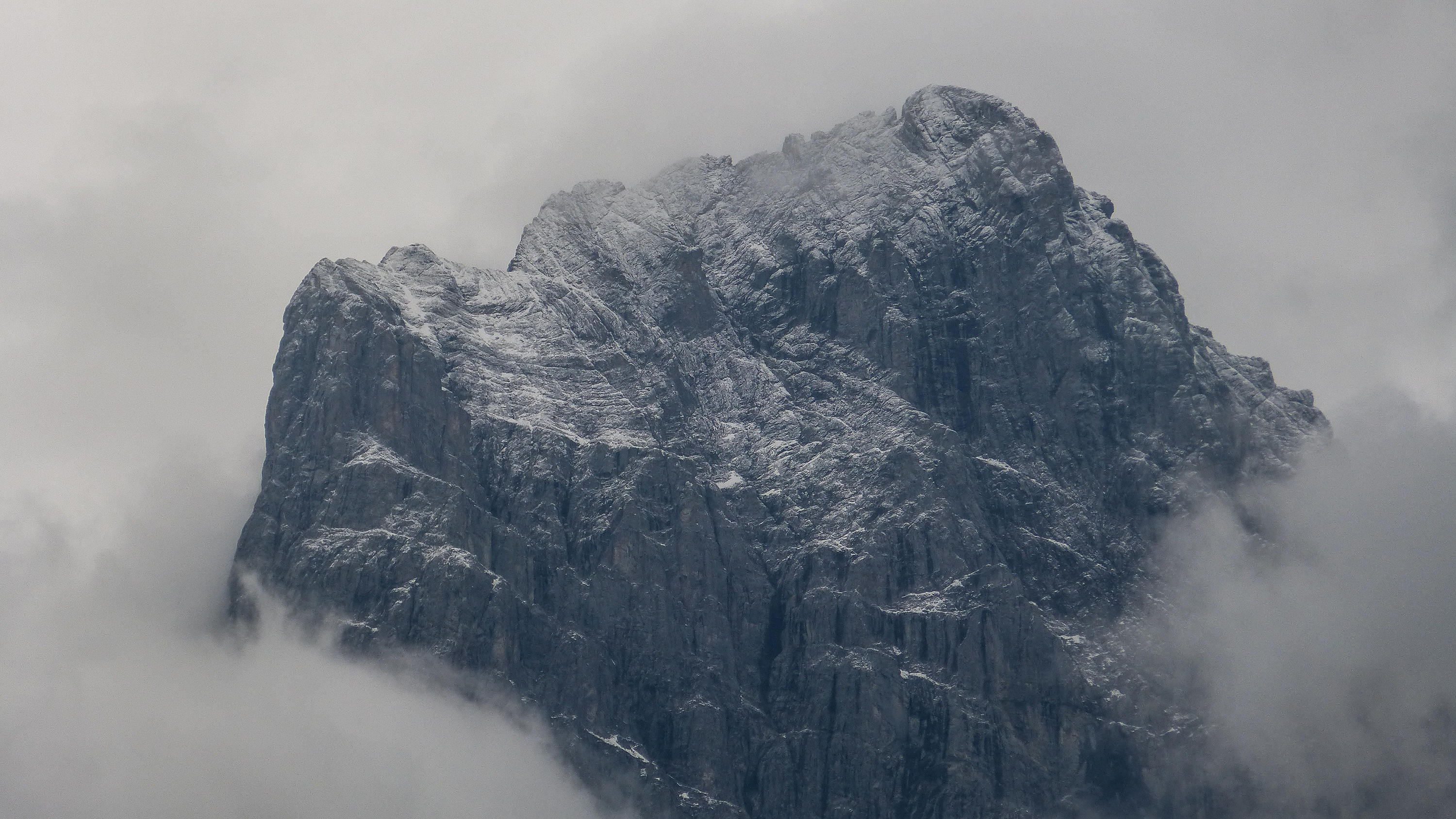 Descarga gratuita de fondo de pantalla para móvil de Montañas, Montaña, Niebla, Nube, Tierra/naturaleza.