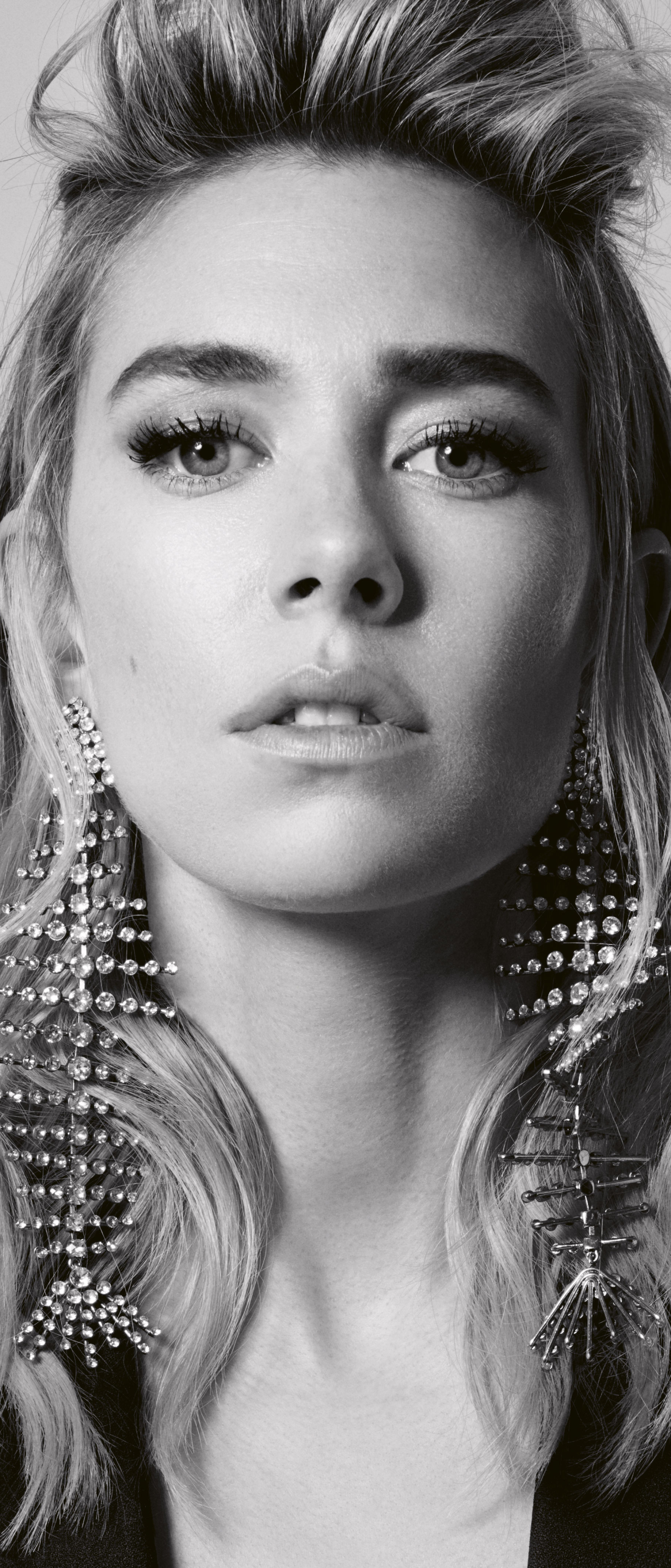 Download mobile wallpaper Monochrome, English, Earrings, Celebrity, Actress, Vanessa Kirby for free.