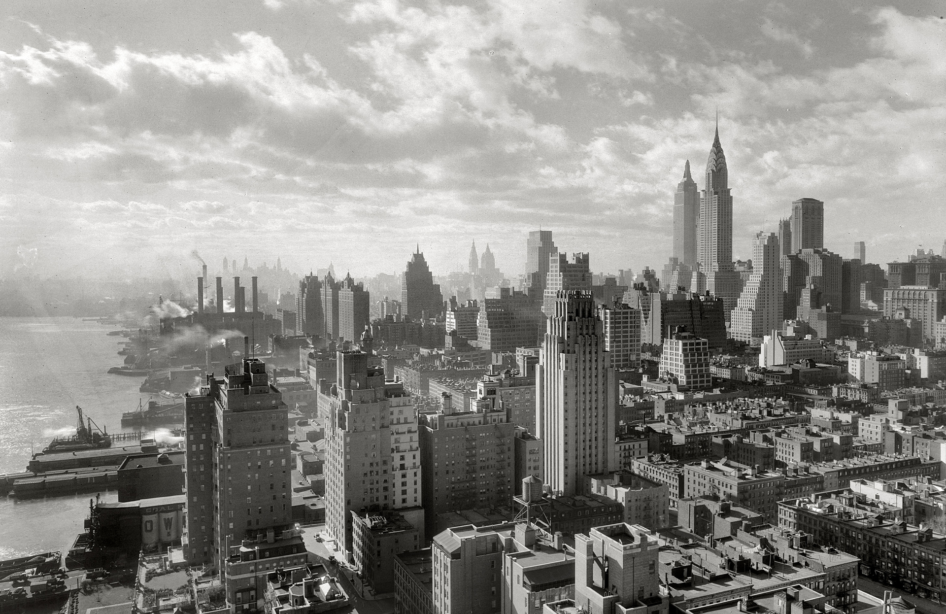 Download mobile wallpaper Cities, Usa, City, Skyscraper, Building, Vintage, Cityscape, New York, Man Made, Black & White for free.