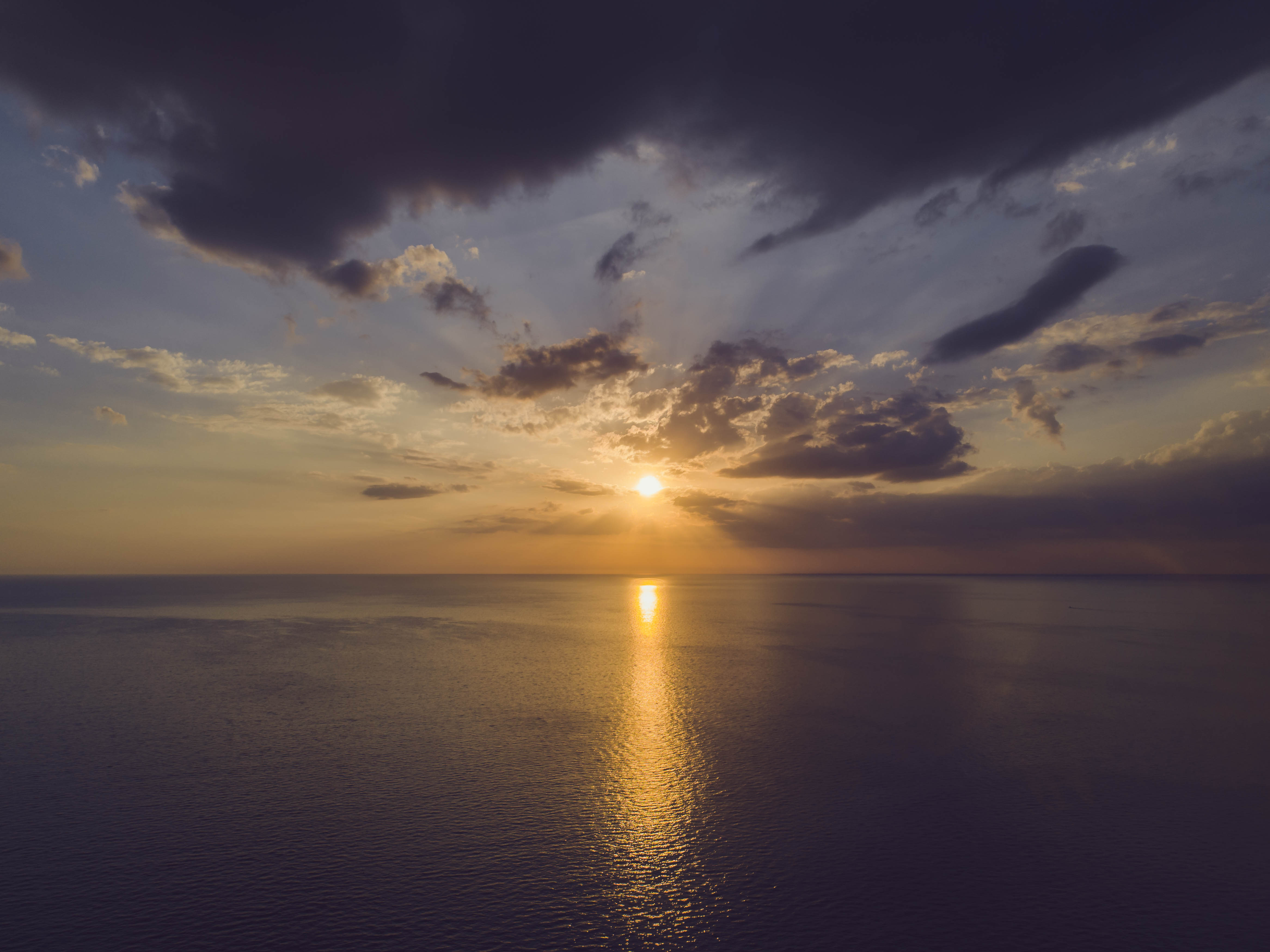 Free download wallpaper Nature, Sunset, Sky, Horizon, Ocean, Earth, Cloud on your PC desktop