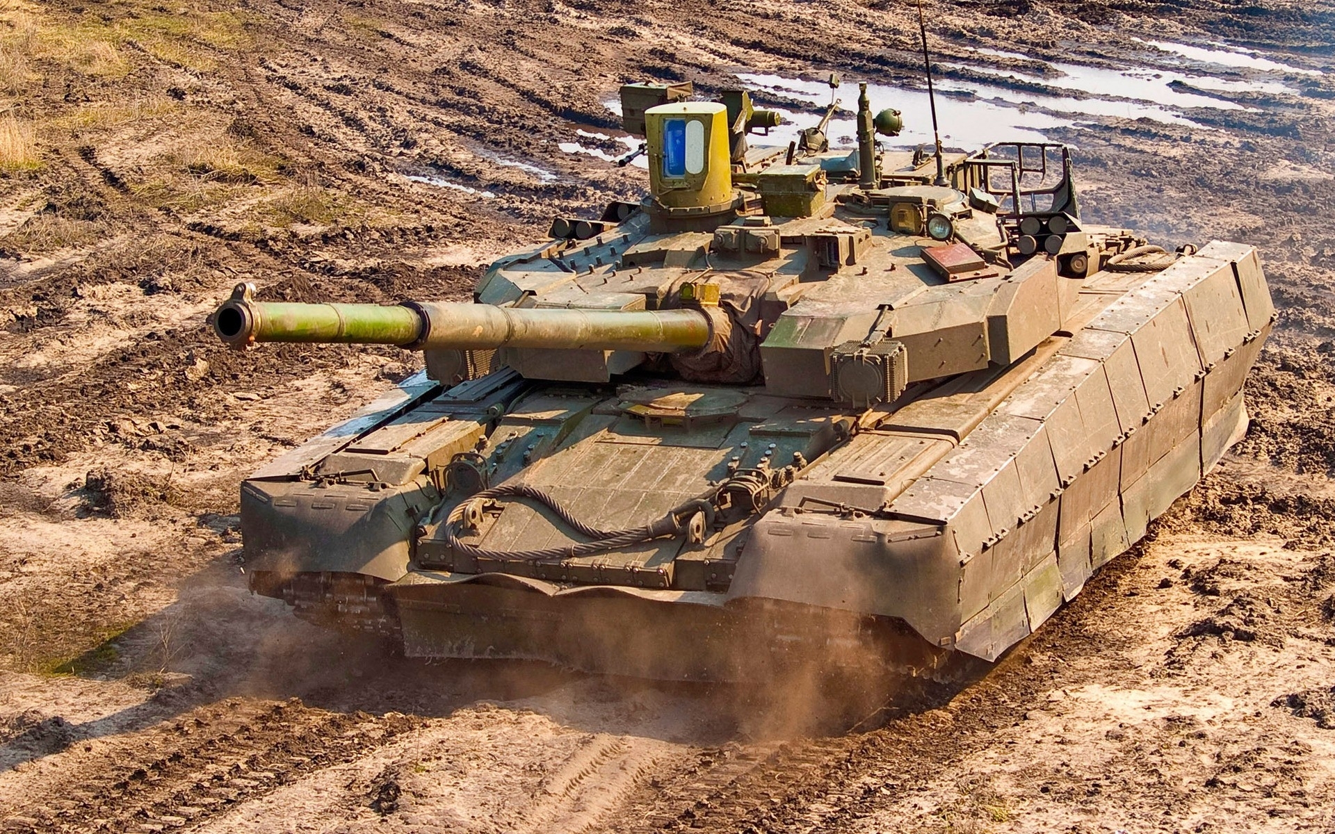 268556 скачать обои танки, т 84 оплот, военные, танк, грязь, пистолет, песок - заставки и картинки бесплатно