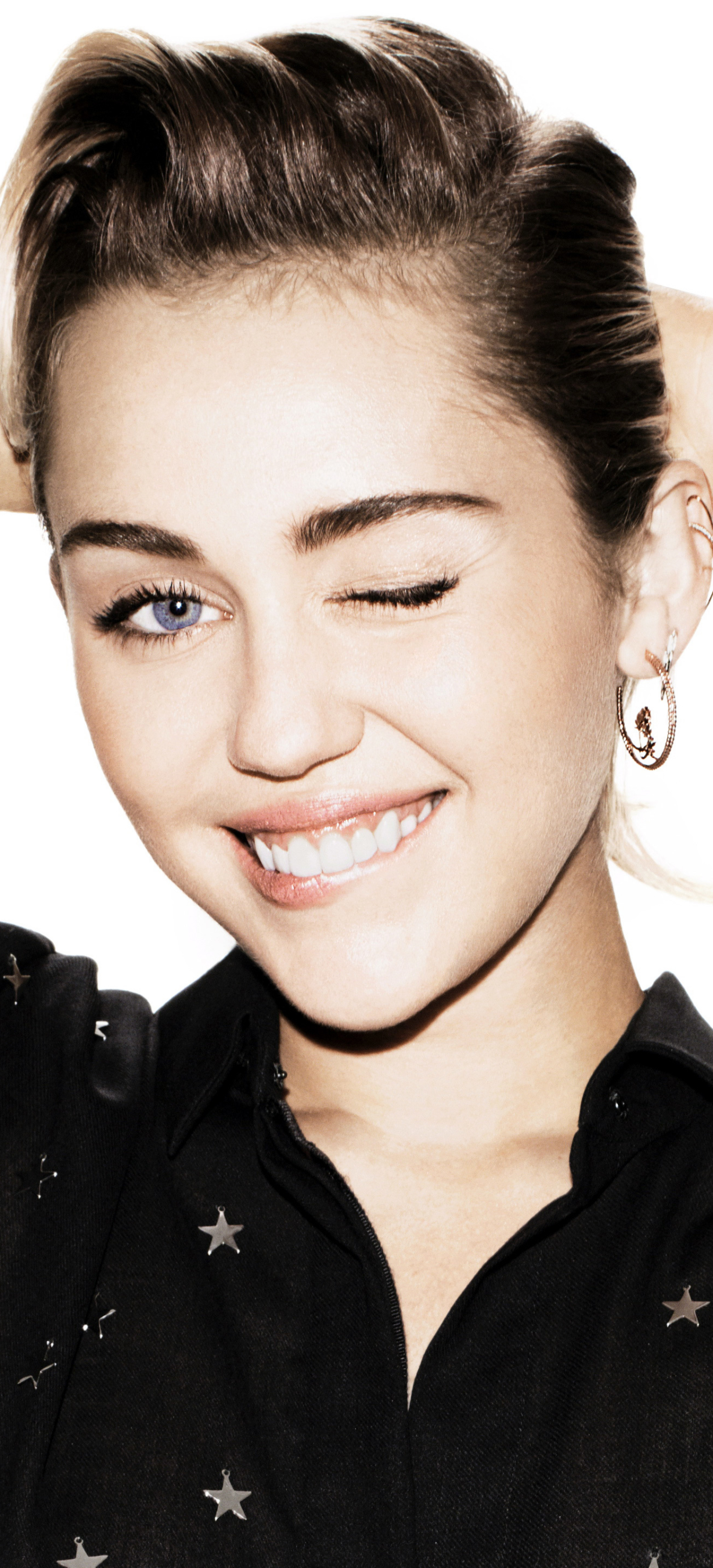 Handy-Wallpaper Musik, Lächeln, Sänger, Blaue Augen, Amerikanisch, Zwinkern, Miley Cyrus, Darstellerin kostenlos herunterladen.