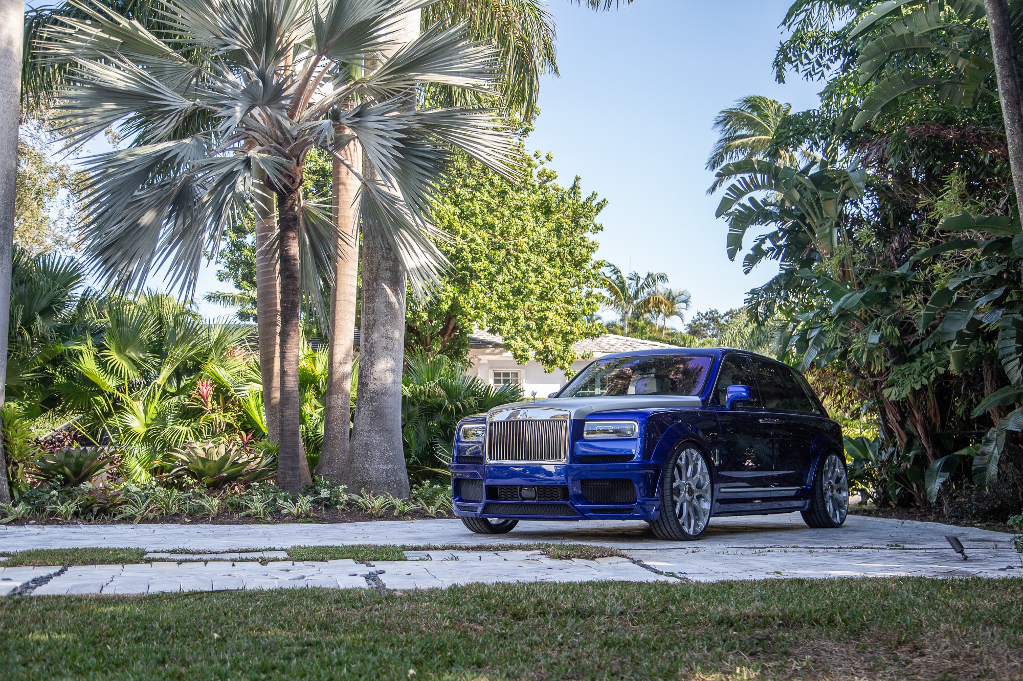 Download mobile wallpaper Rolls Royce, Vehicles, Rolls Royce Cullinan for free.
