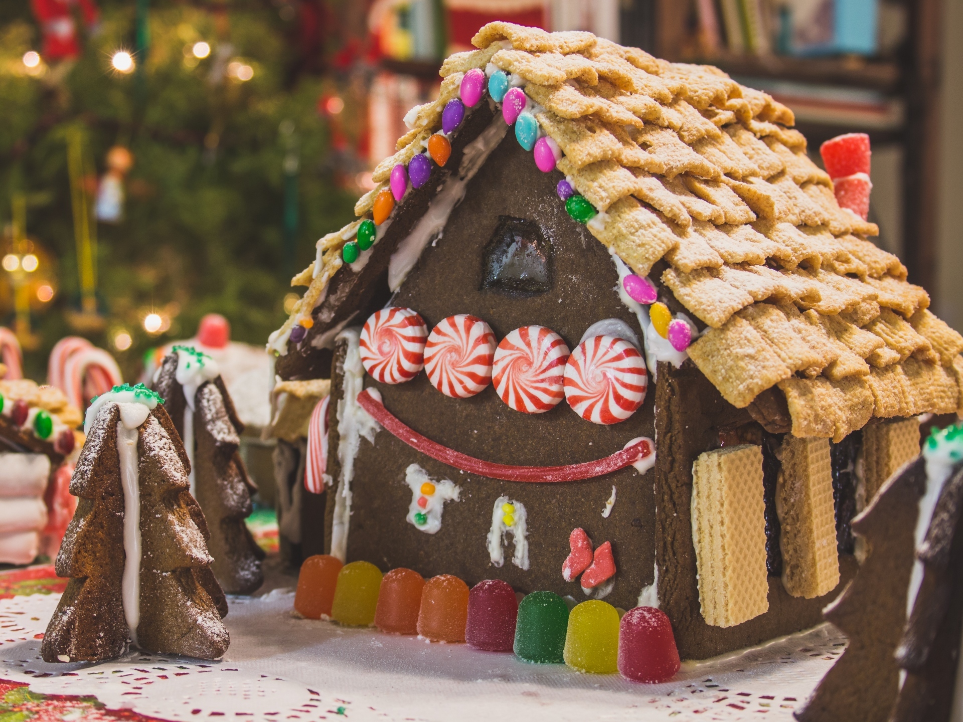 Laden Sie das Schokolade, Weihnachten, Haus, Kuchen, Nahrungsmittel-Bild kostenlos auf Ihren PC-Desktop herunter