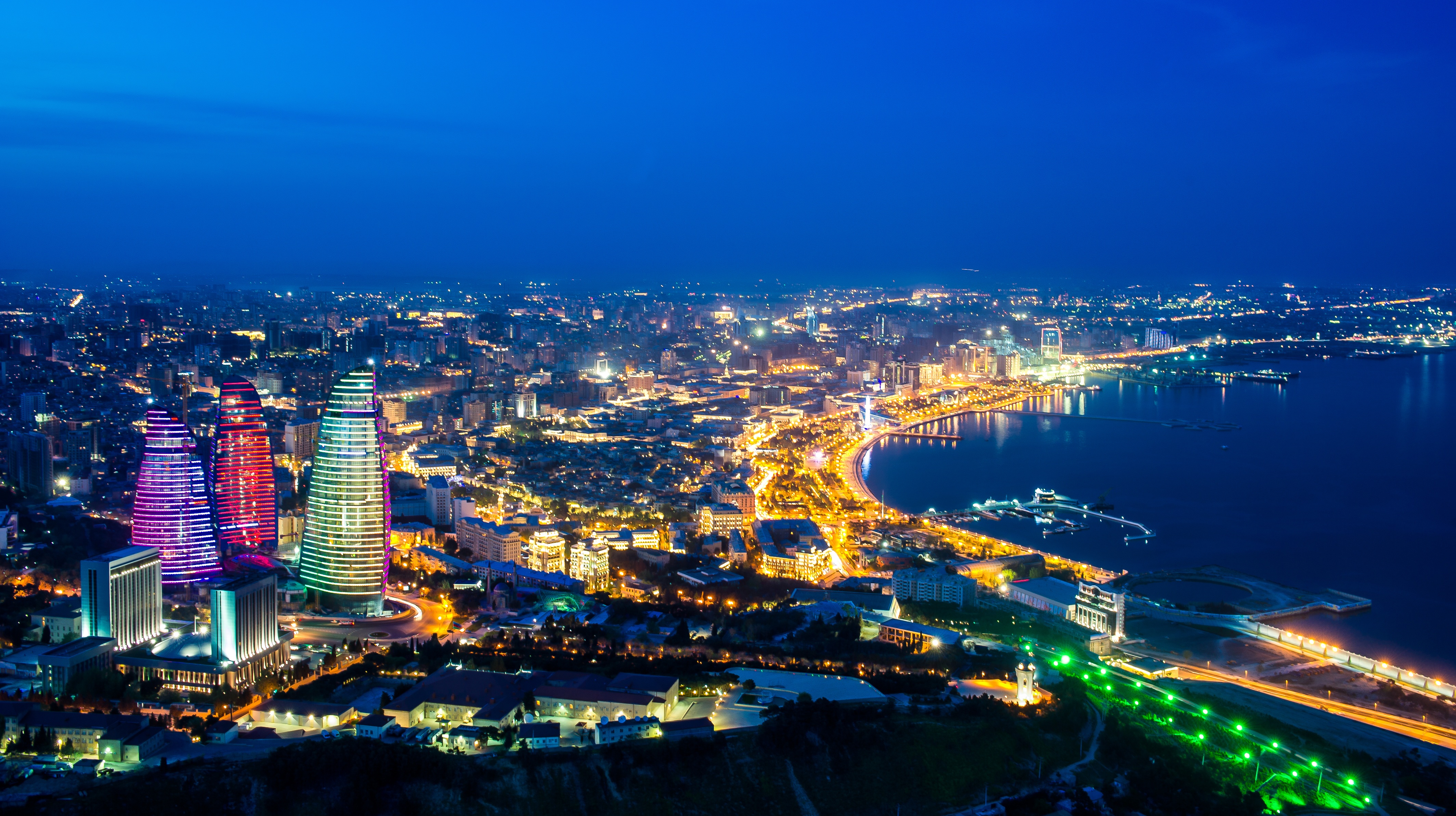 355382 скачать картинку азербайджан, баку, сделано человеком, пламенные башни, ночь, панорама, города - обои и заставки бесплатно