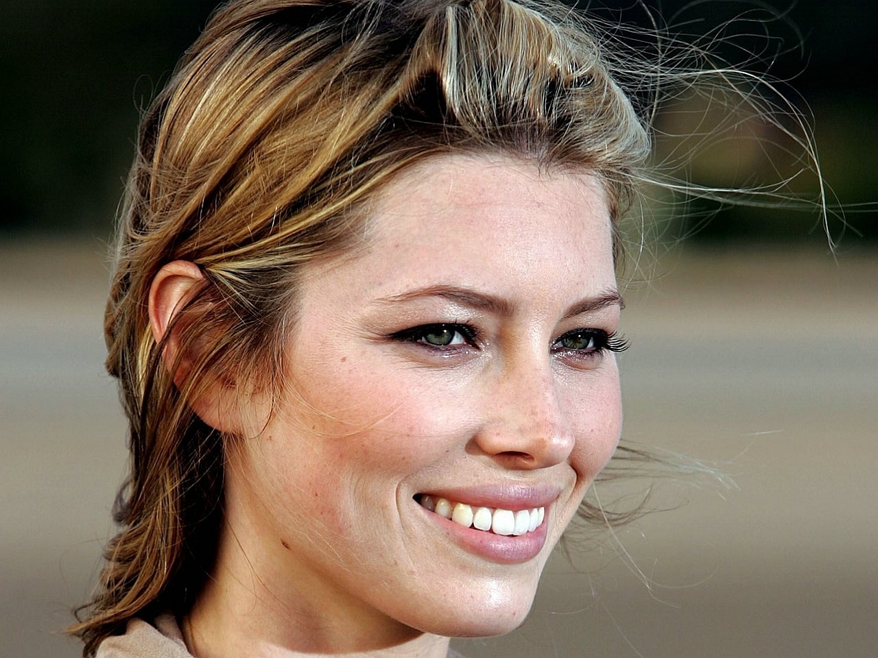 Descarga gratuita de fondo de pantalla para móvil de Celebridades, Jessica Biel.