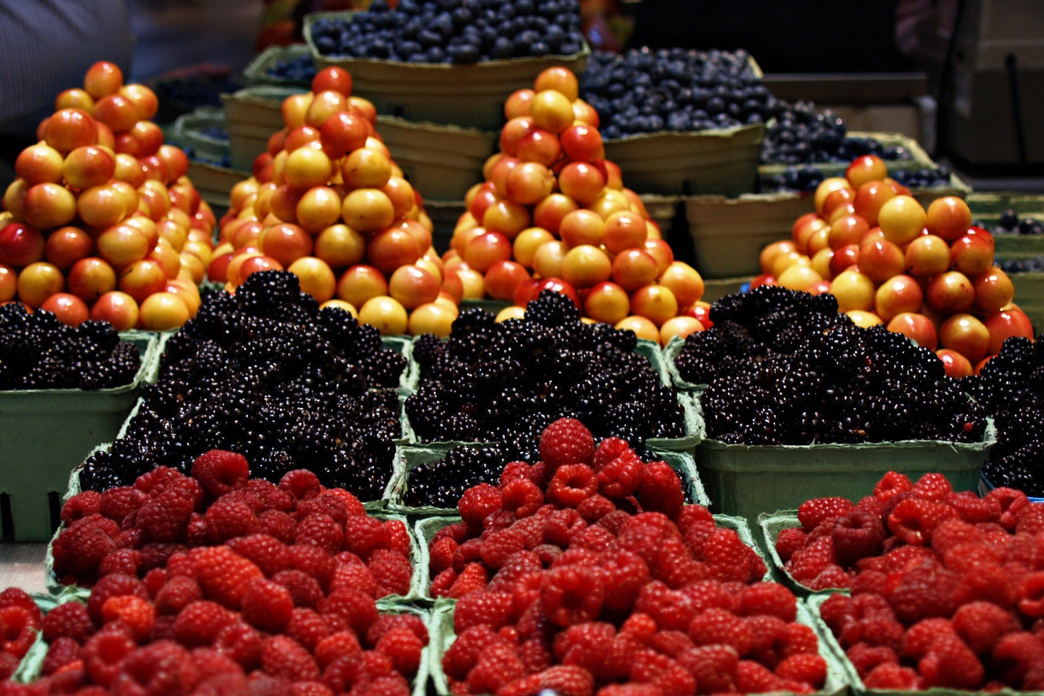 378011 завантажити картинку харчування, фрукти, ягода, ожина, чорниця, ринок, малина - шпалери і заставки безкоштовно