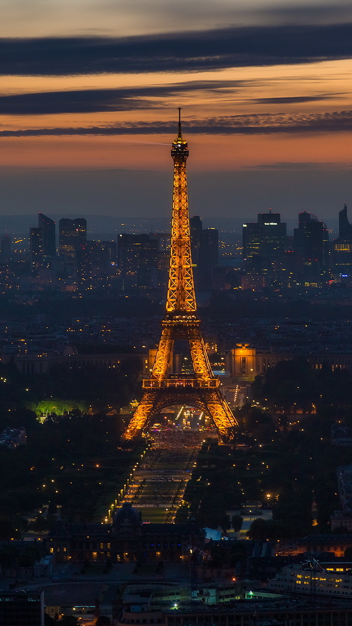 Handy-Wallpaper Paris, Eiffelturm, Stadt, Horizont, Frankreich, Stadtbild, Monument, Nacht, Monumente, Menschengemacht, Großstadt kostenlos herunterladen.