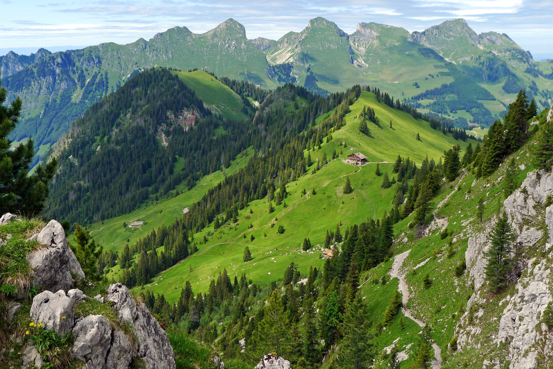 Laden Sie das Landschaft, Wald, Gebirge, Wolke, Szene, Himmel, Berge, Erde/natur-Bild kostenlos auf Ihren PC-Desktop herunter