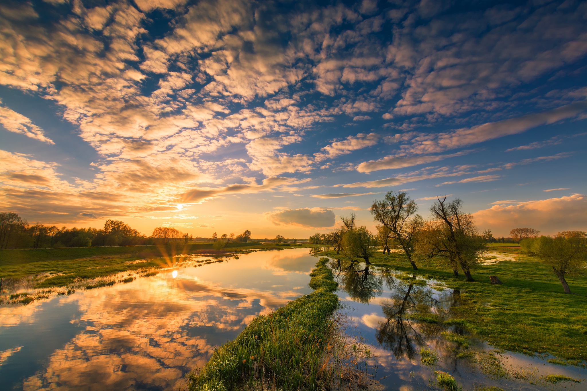 Free download wallpaper Landscape, Nature, Sky, Reflection, Sunrise, Earth, Cloud, River on your PC desktop