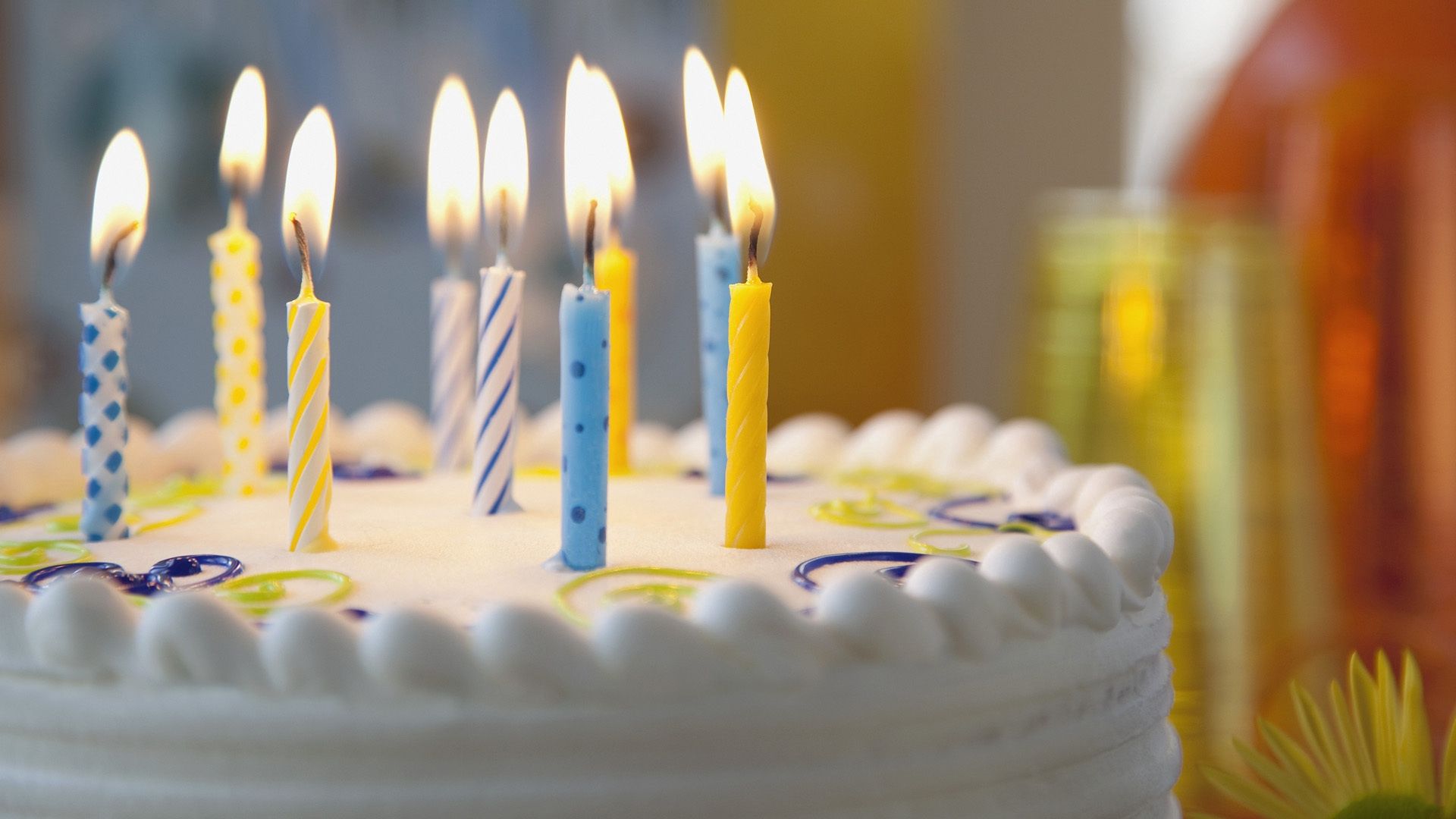 62241 скачать картинку торт, день рождения, праздники, свечи - обои и заставки бесплатно