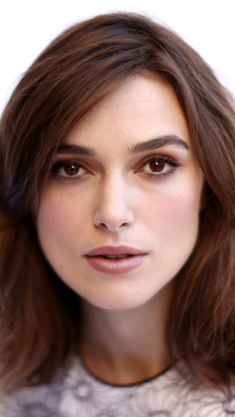 Download mobile wallpaper English, Face, Brunette, Celebrity, Brown Eyes, Keira Knightley, Actress, Stare for free.