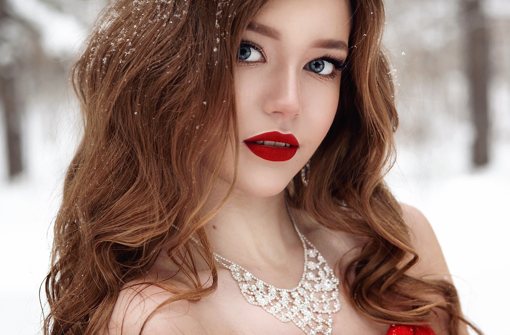 face, women, model, blue eyes, brunette, diamond, lipstick, necklace, snow, winter