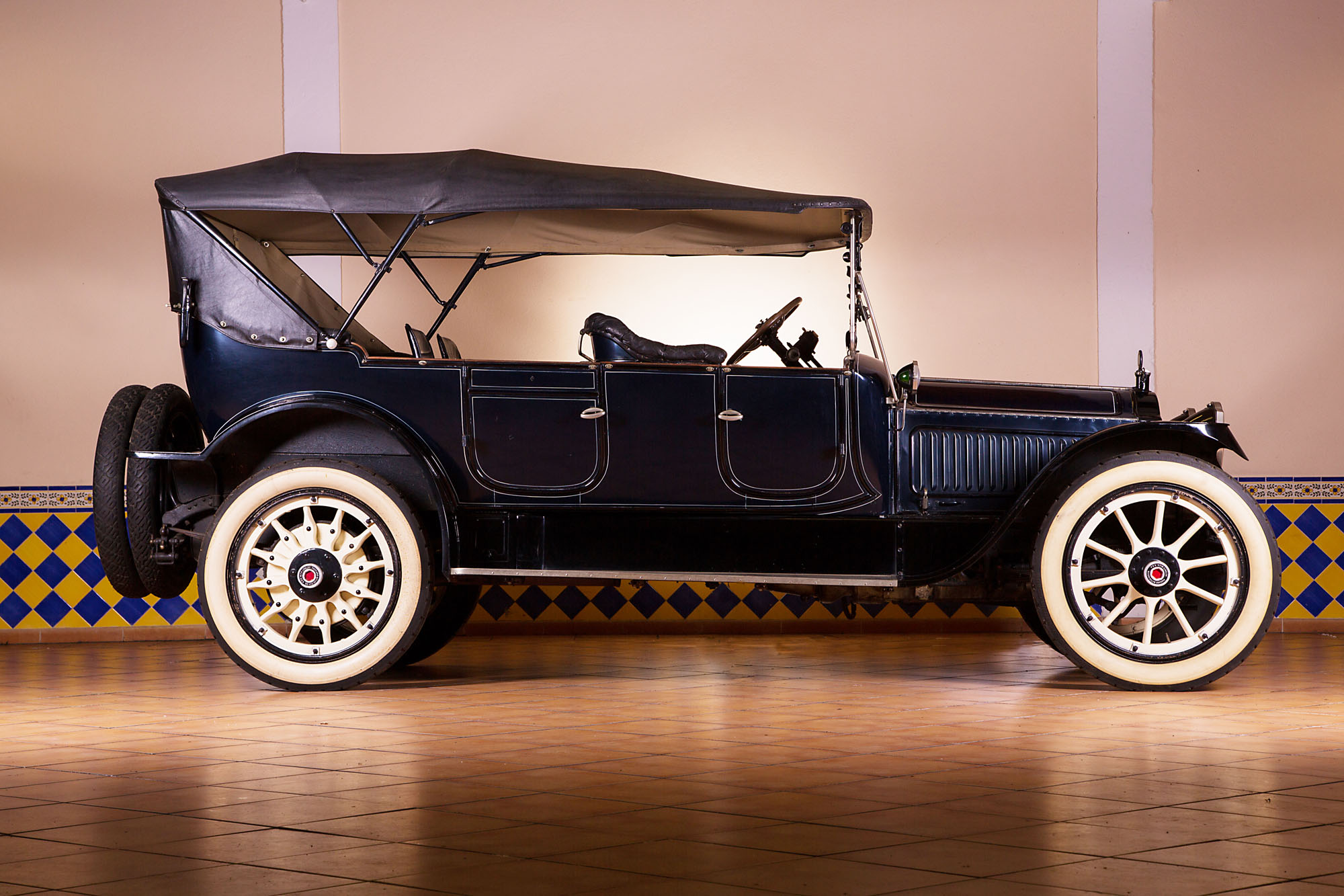 Die besten 1916Er Packard Twin Six Touring-Hintergründe für den Telefonbildschirm
