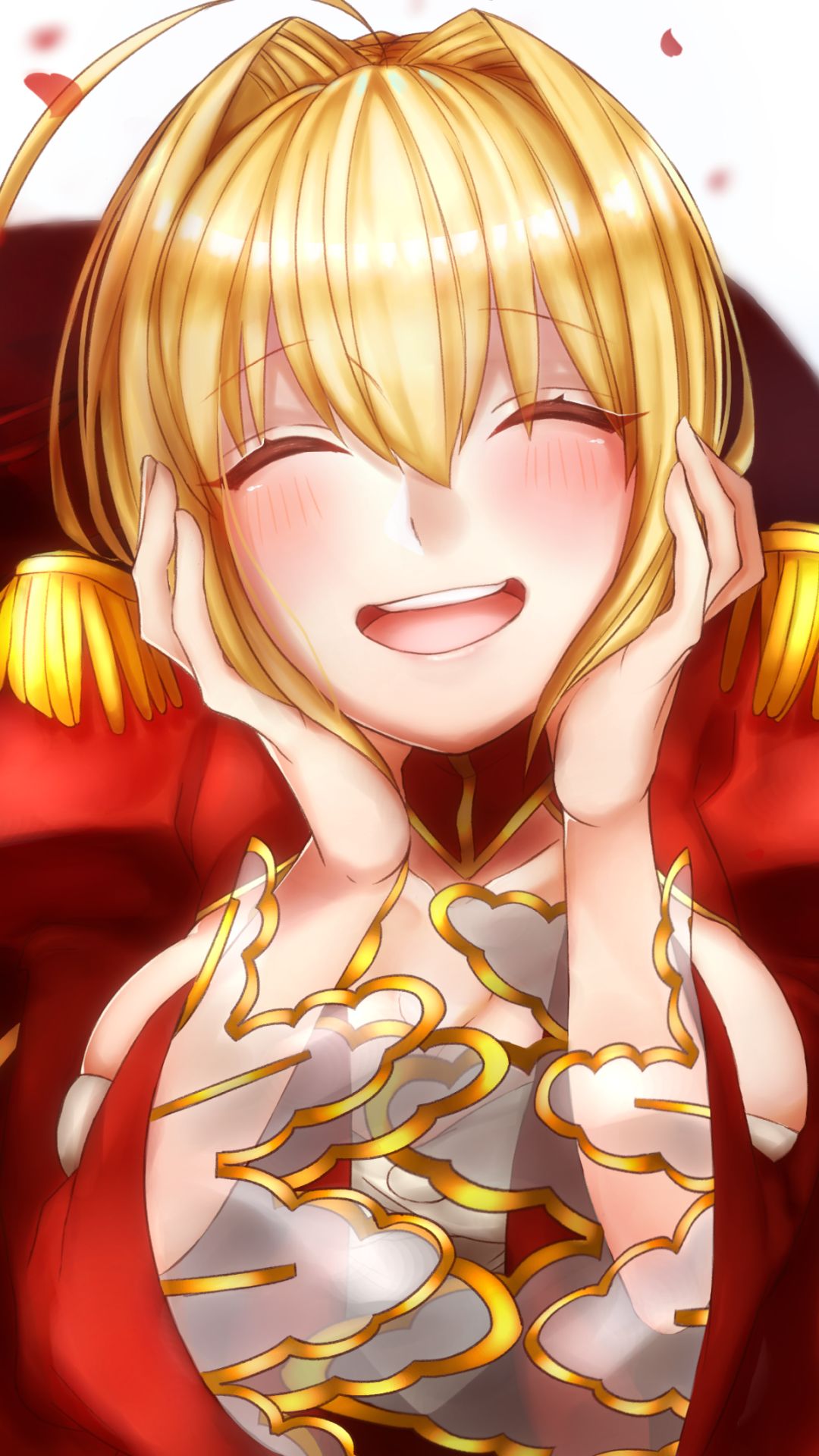 Handy-Wallpaper Lächeln, Blond, Blütenblatt, Blondinen, Erröten, Animes, Kurzes Haar, Säbel (Fate Serie), Schicksal/extra, Nero Claudius, Schicksalsserie kostenlos herunterladen.