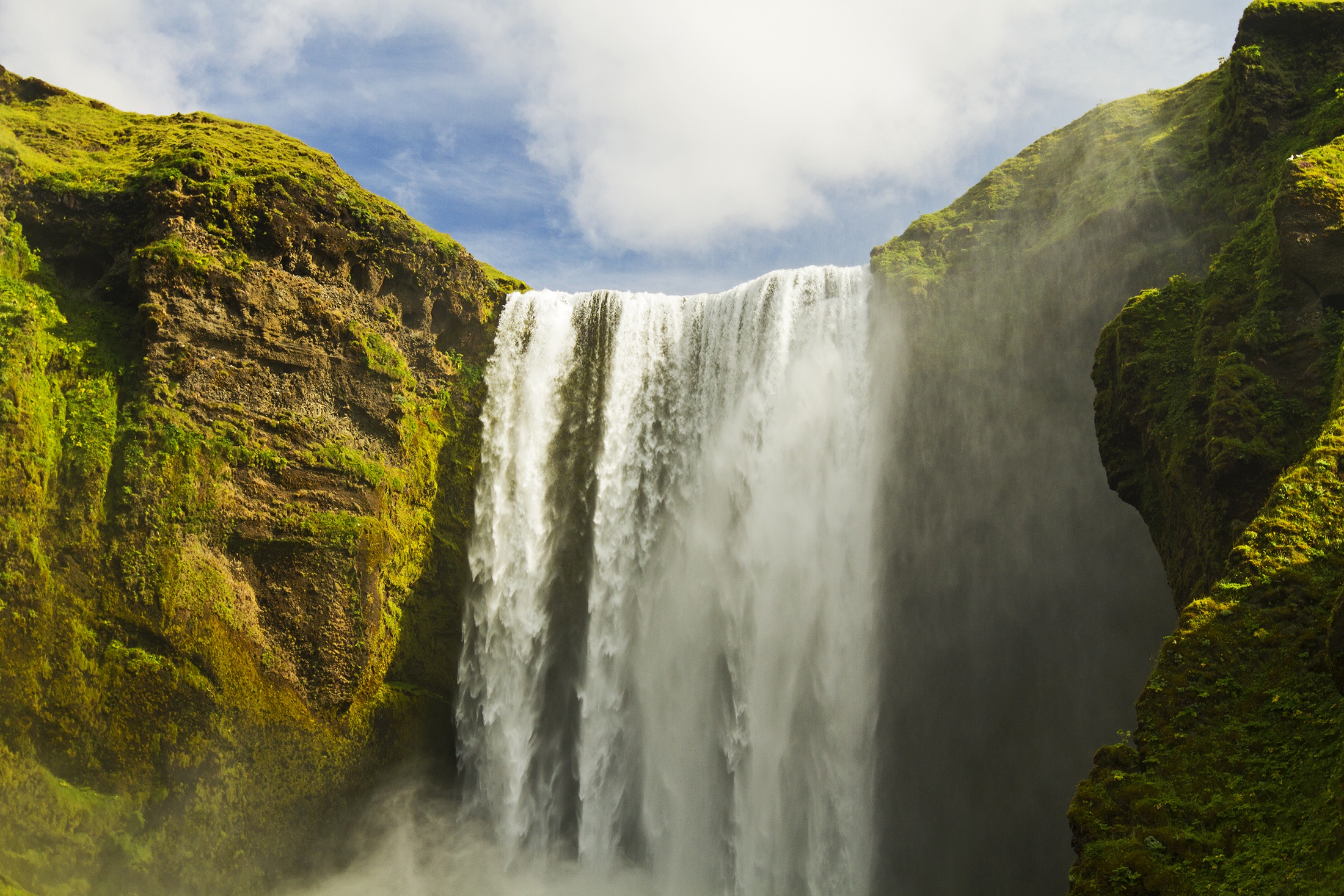 Handy-Wallpaper Natur, Wasserfälle, Wasserfall, Klippe, Erde/natur kostenlos herunterladen.