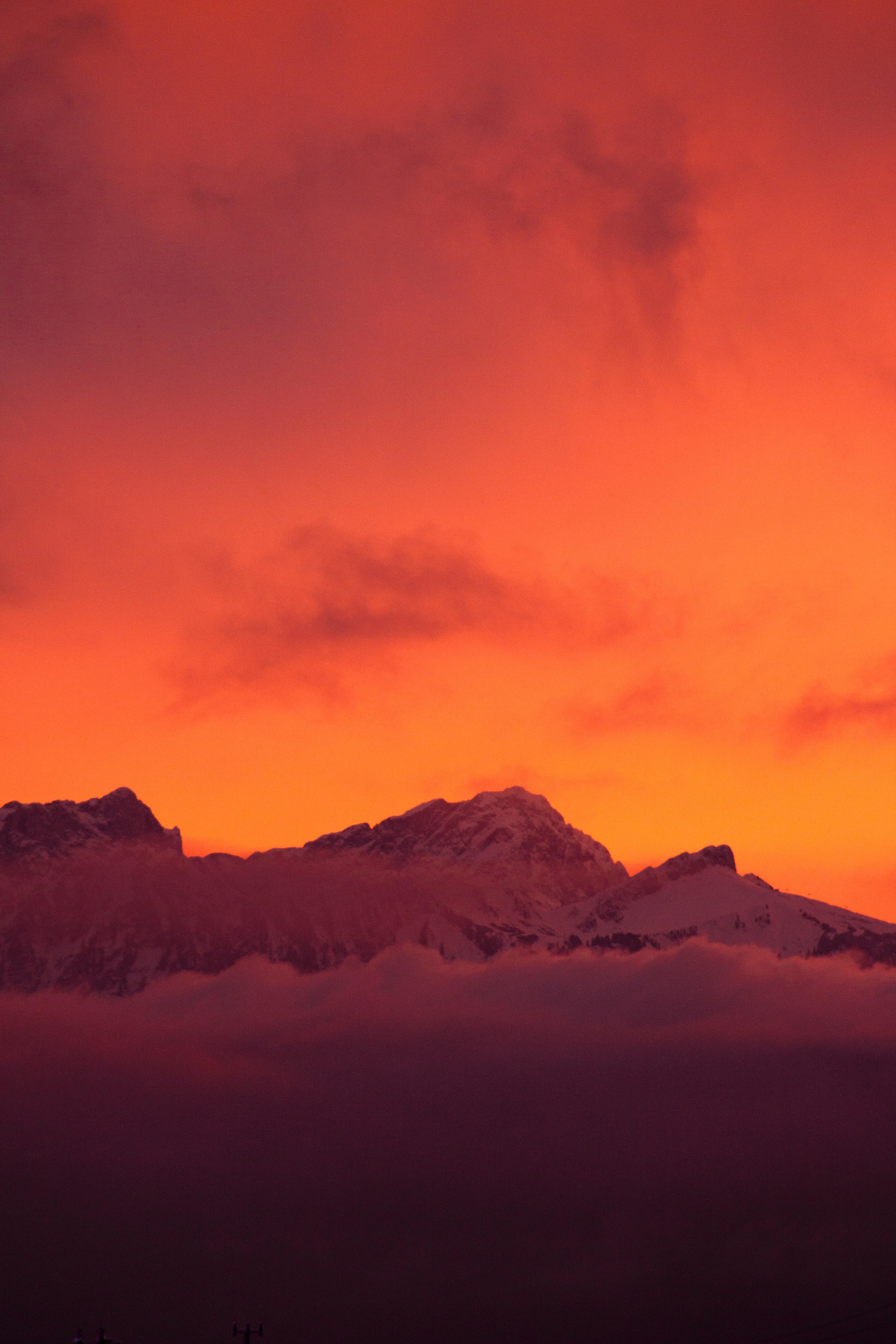 Handy-Wallpaper Clouds, Schnee, Dämmerung, Twilight, Mountains, Natur kostenlos herunterladen.