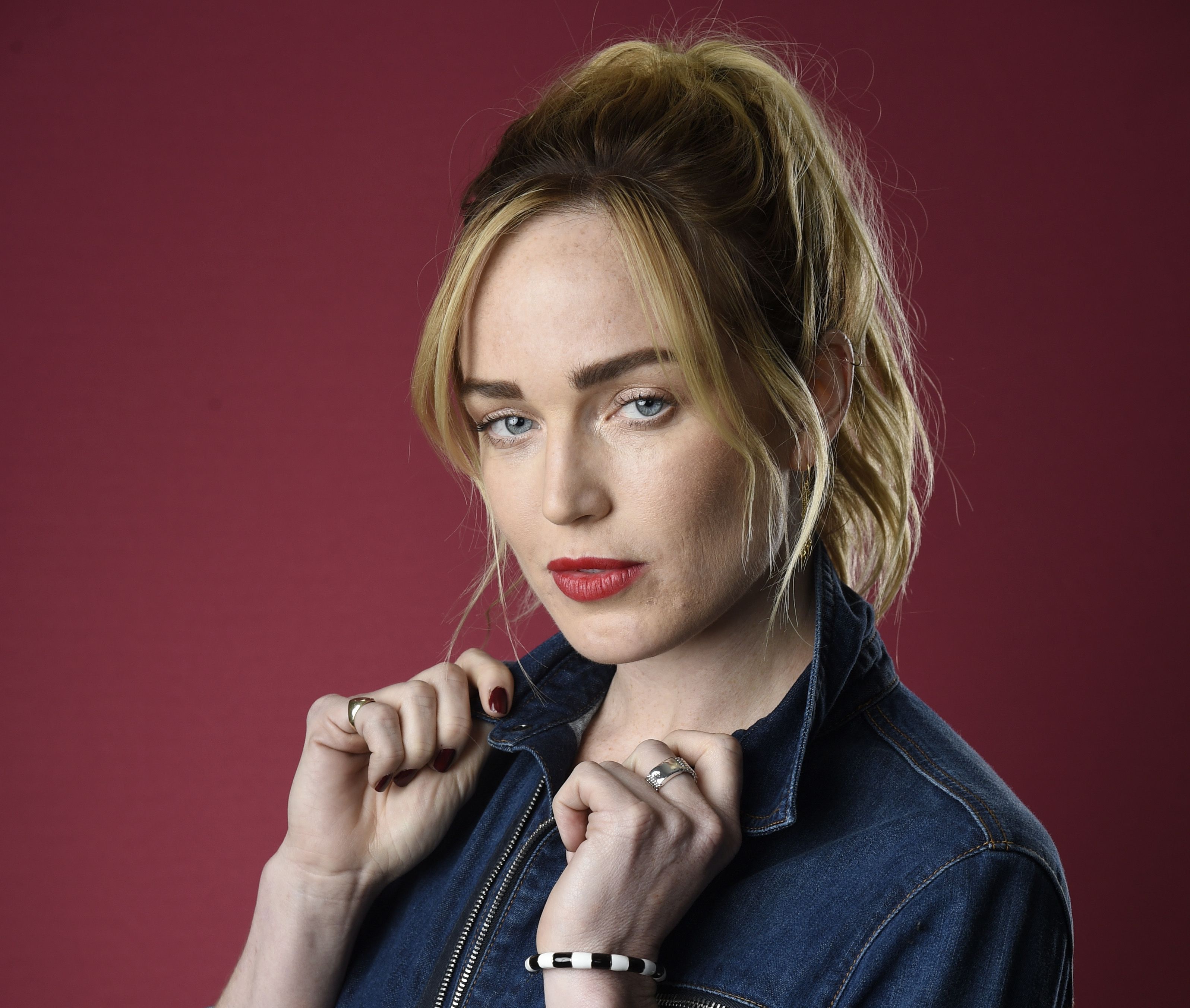 Download mobile wallpaper Blonde, Face, Blue Eyes, American, Celebrity, Actress, Lipstick, Caity Lotz for free.