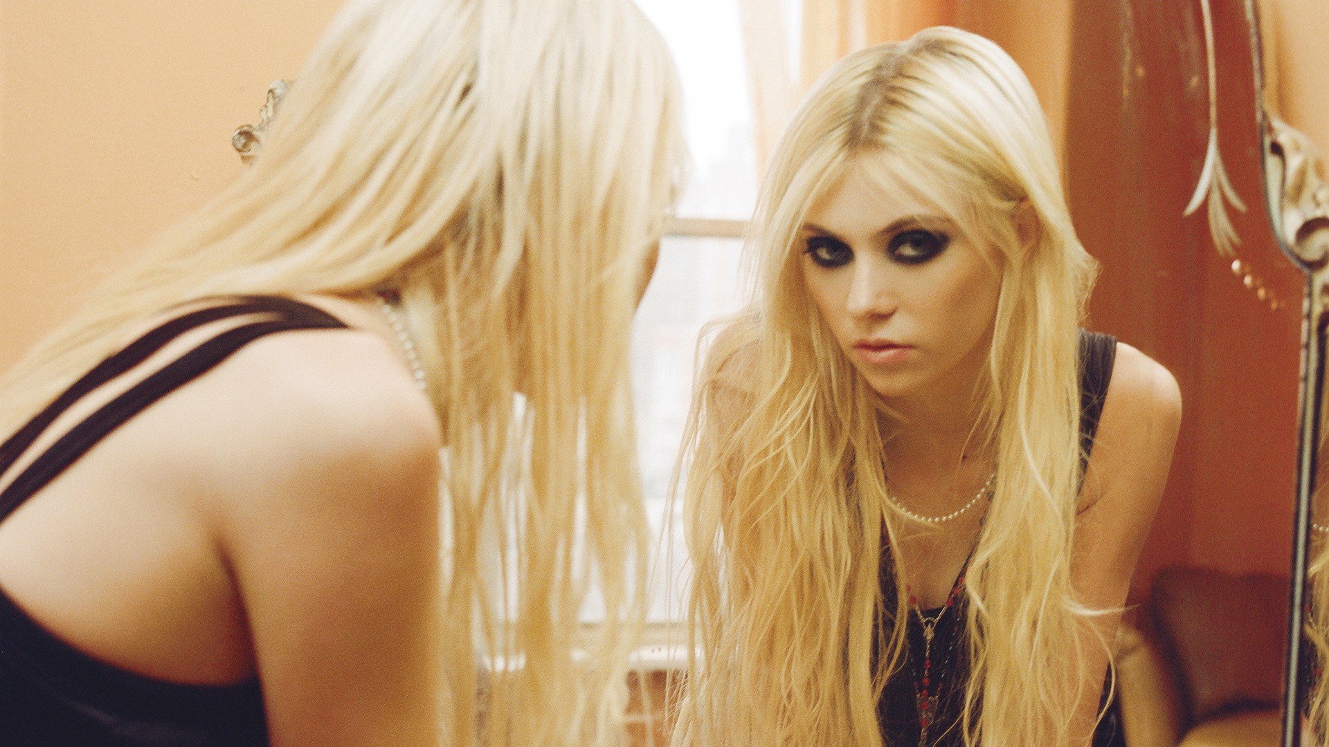 Download mobile wallpaper Music, Taylor Momsen for free.