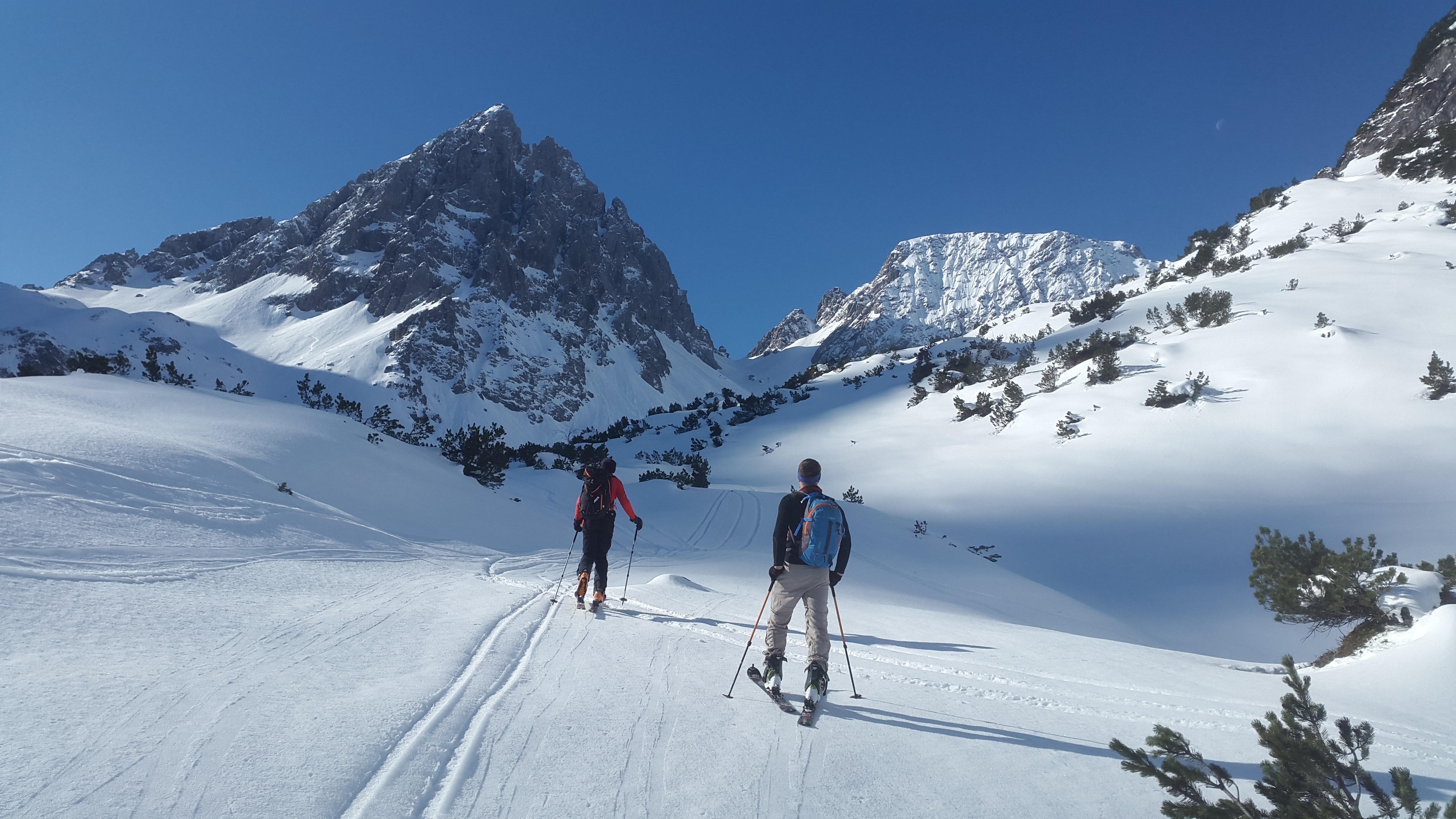 Descarga gratuita de fondo de pantalla para móvil de Invierno, Nieve, Montaña, Escalada, Esquí, Montañismo, Deporte.
