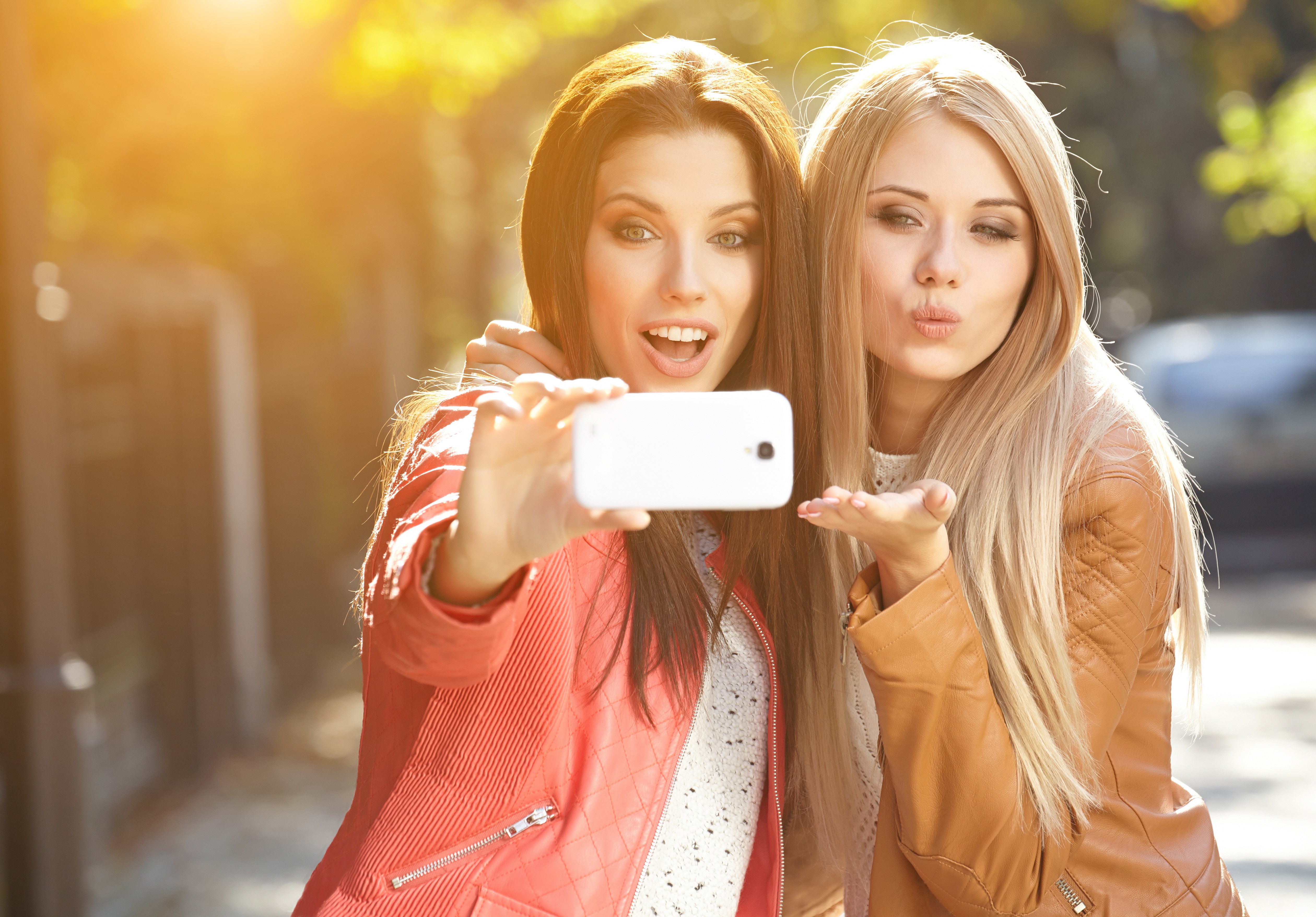 Download mobile wallpaper Blonde, Brunette, Selfie, Model, Women, Depth Of Field for free.