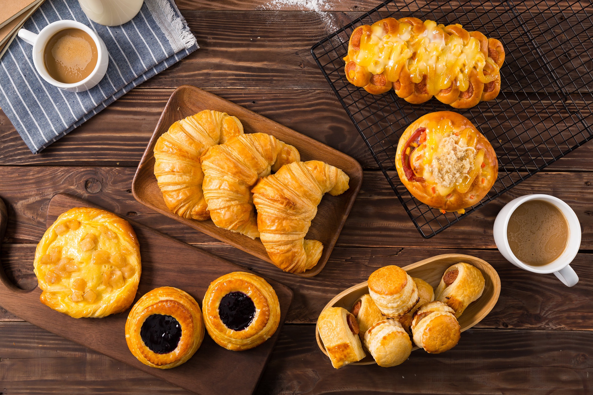 Download mobile wallpaper Food, Coffee, Breakfast, Croissant, Viennoiserie for free.