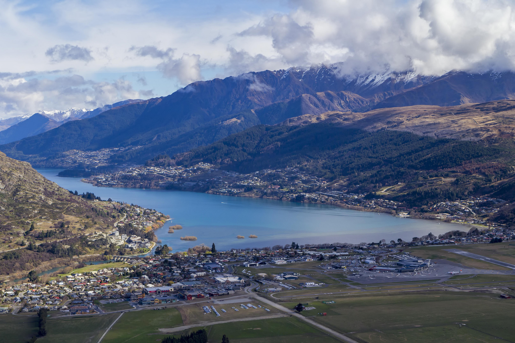 416352 скачать картинку сделано человеком, квинстаун (новая зеландия), облака, ландшафт, гора, новая зеландия, пейзаж, города - обои и заставки бесплатно