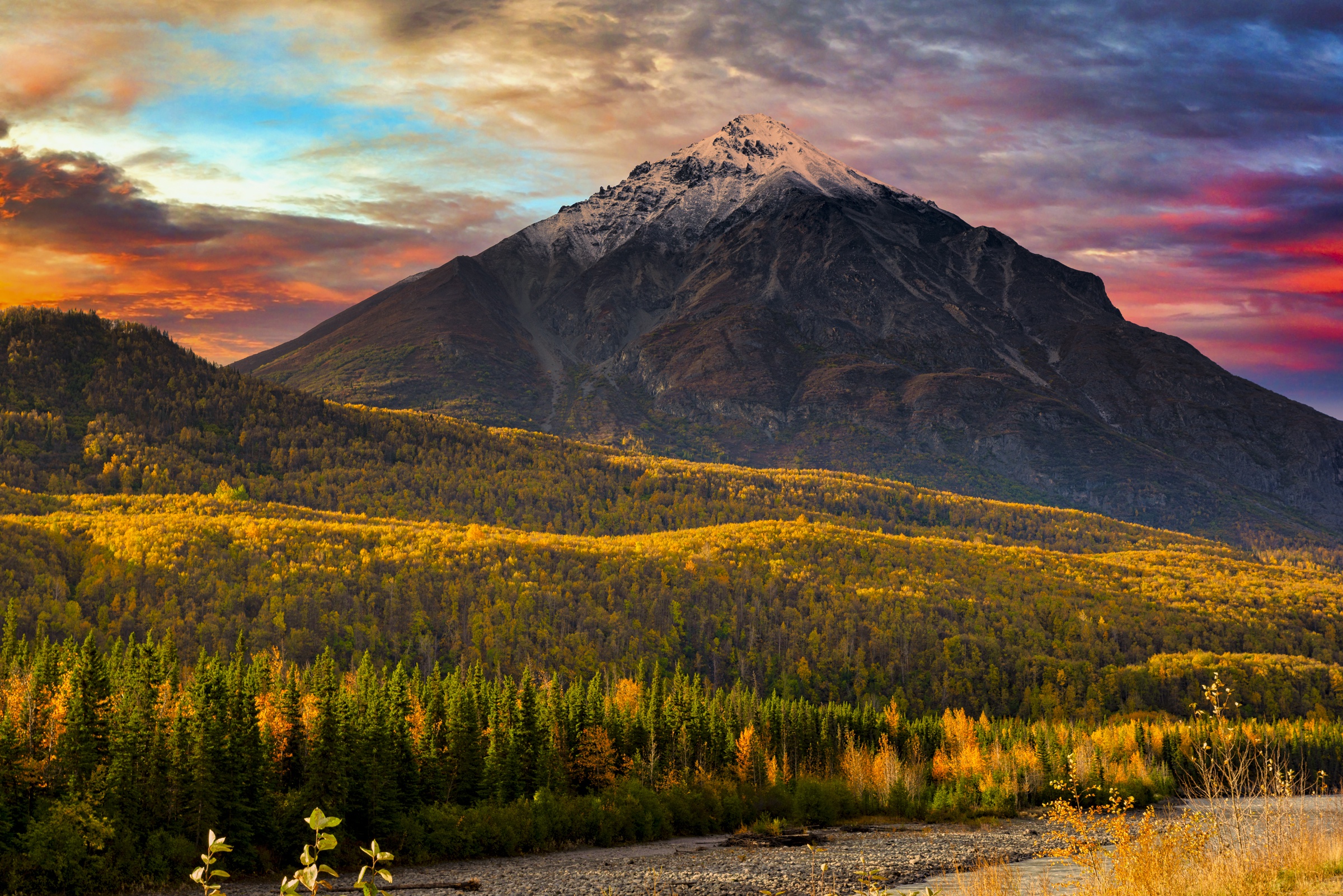 Скачать обои бесплатно Природа, Горы, Осень, Гора, Лес, Сша, Ландшафт, Аляска, Земля/природа картинка на рабочий стол ПК