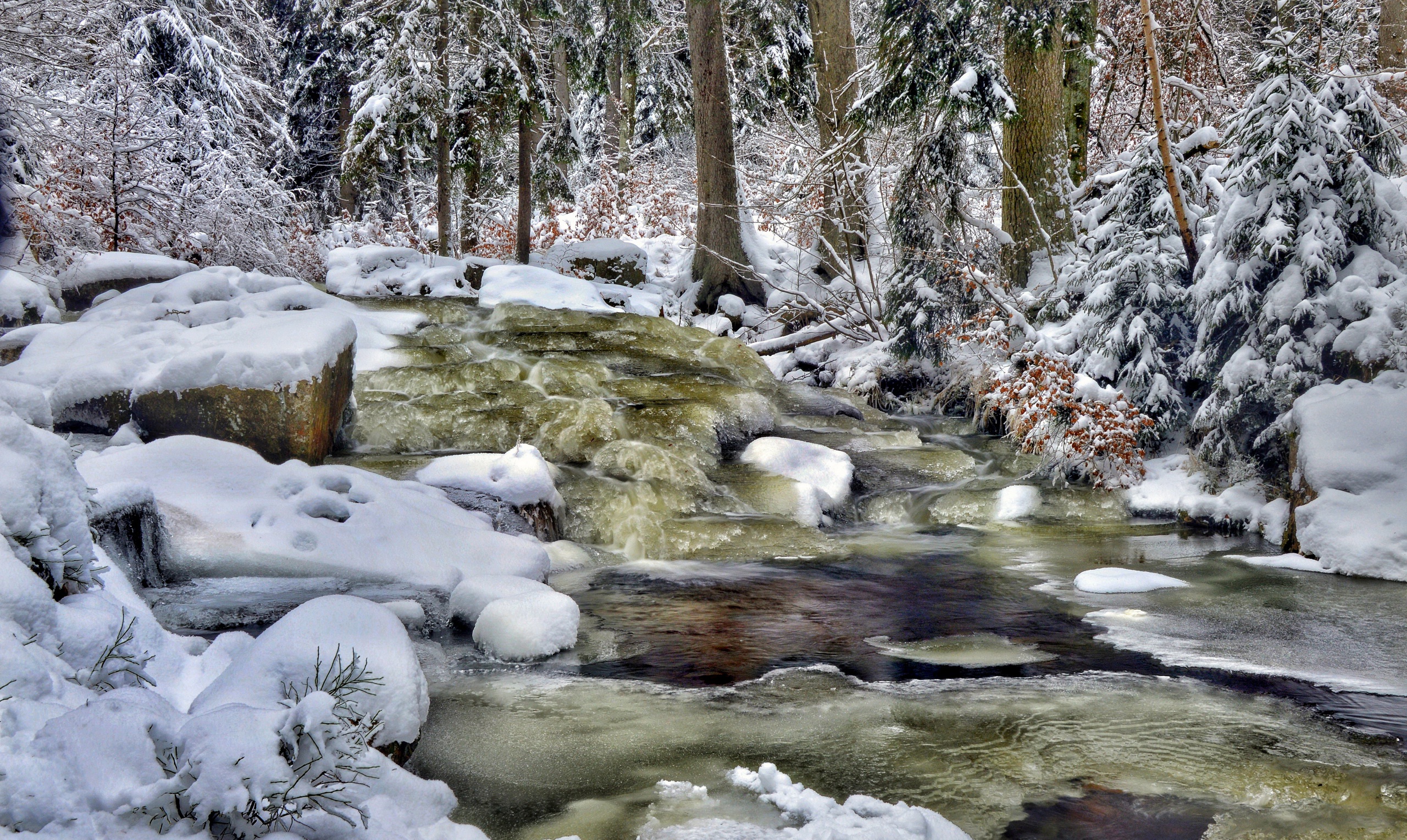 Скачать картинку Зима, Природа, Река, Снег, Земля/природа, Холодное Сердце в телефон бесплатно.