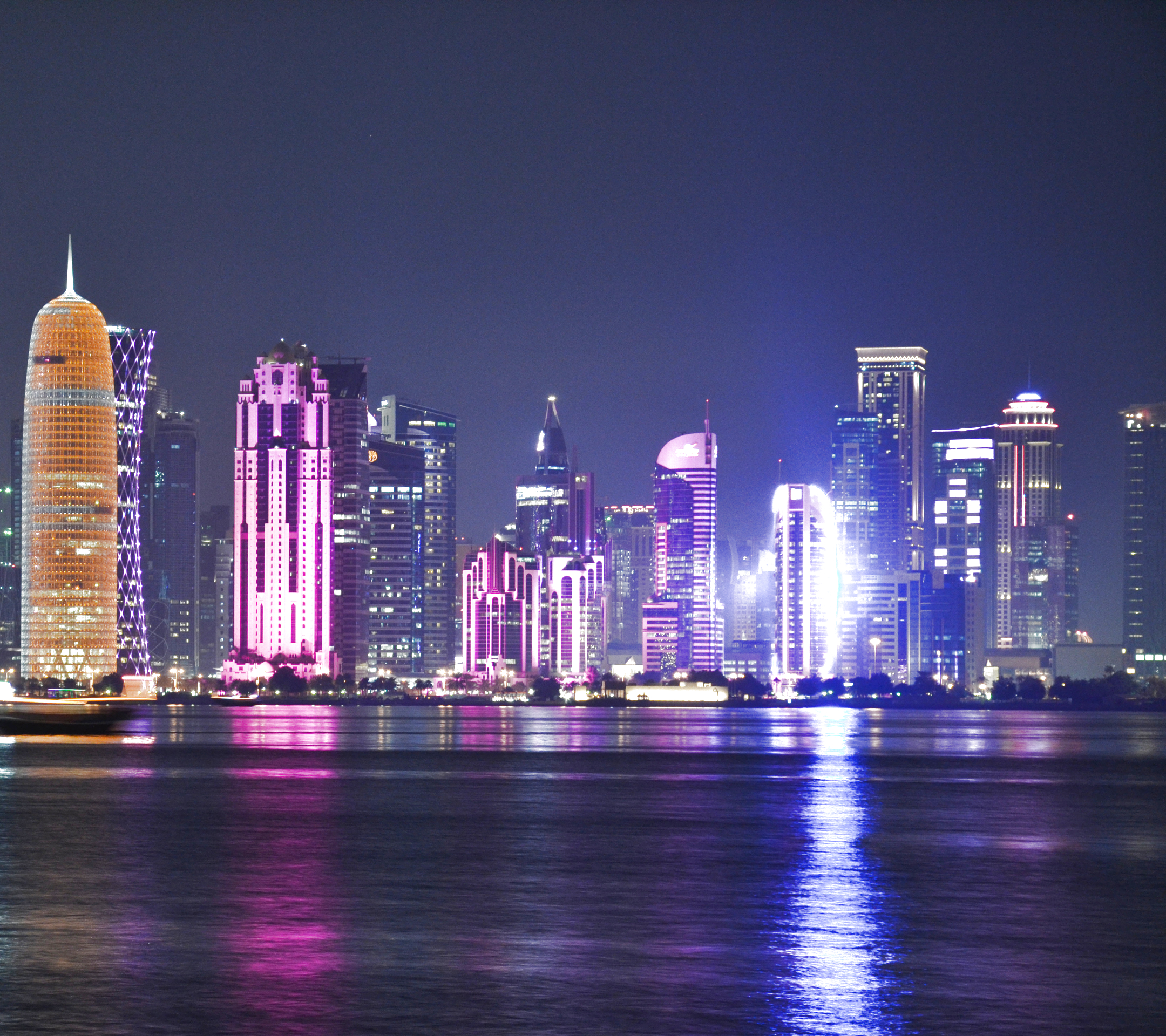 1123624 télécharger l'image qatar, gratte ciel, construction humaine, doha, ville, lumière, imeuble, bâtiment, nuit, villes - fonds d'écran et économiseurs d'écran gratuits