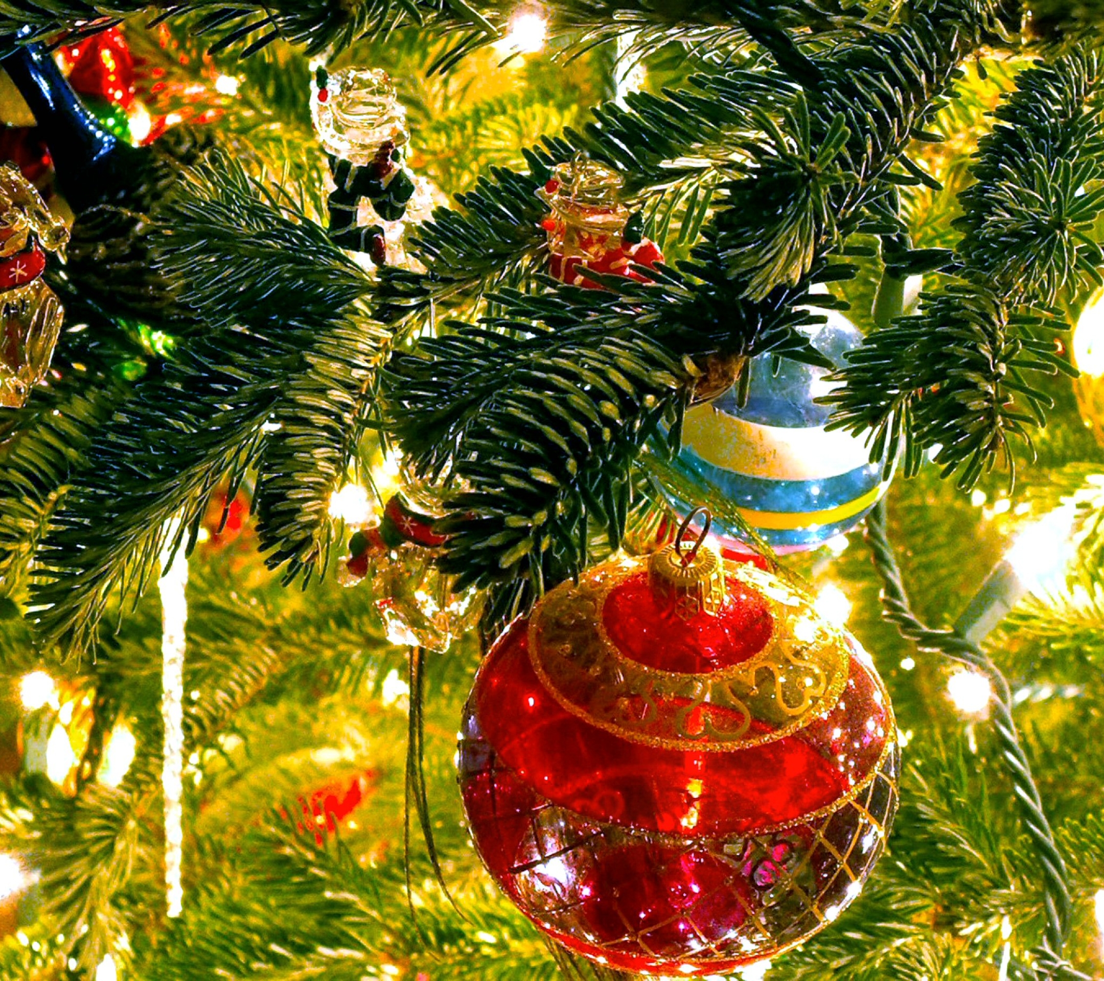 Free download wallpaper Light, Blur, Christmas, Holiday, Christmas Ornaments on your PC desktop