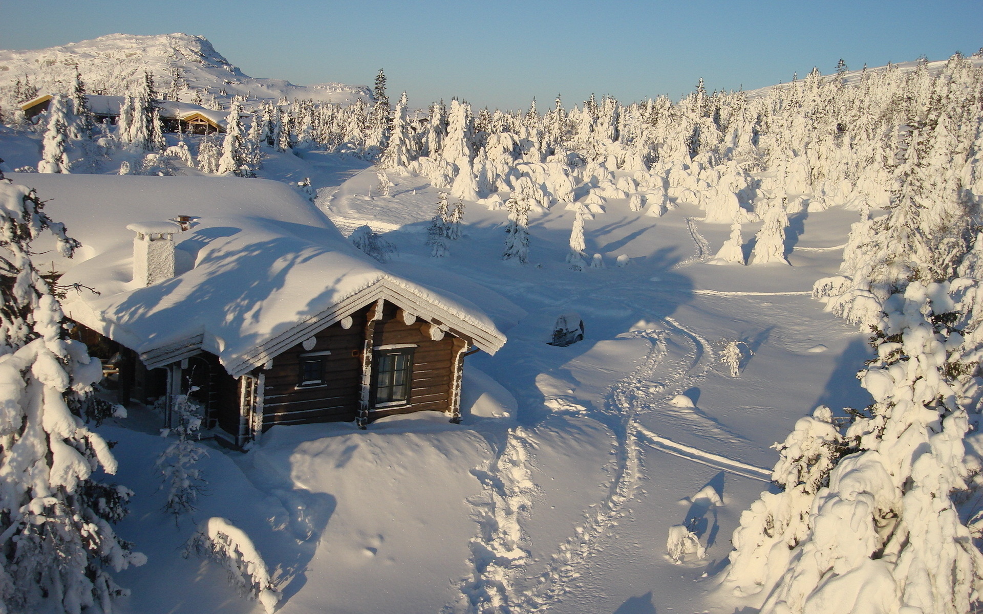 Handy-Wallpaper Winter, Schnee, Baum, Haus, Platz, Gebirge, Hütte, Fotografie kostenlos herunterladen.