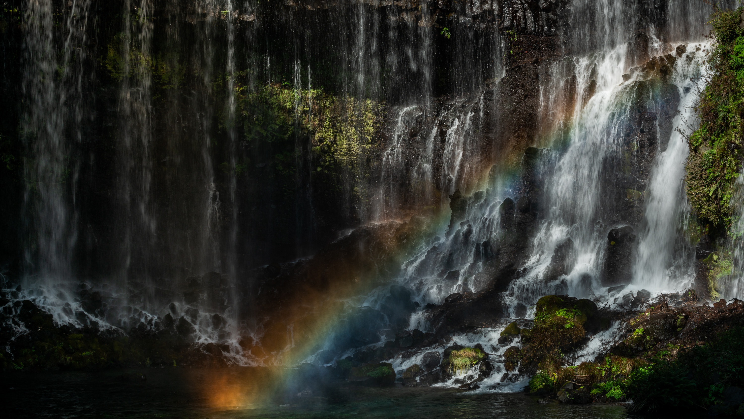 Скачать обои Водопад Шираито на телефон бесплатно