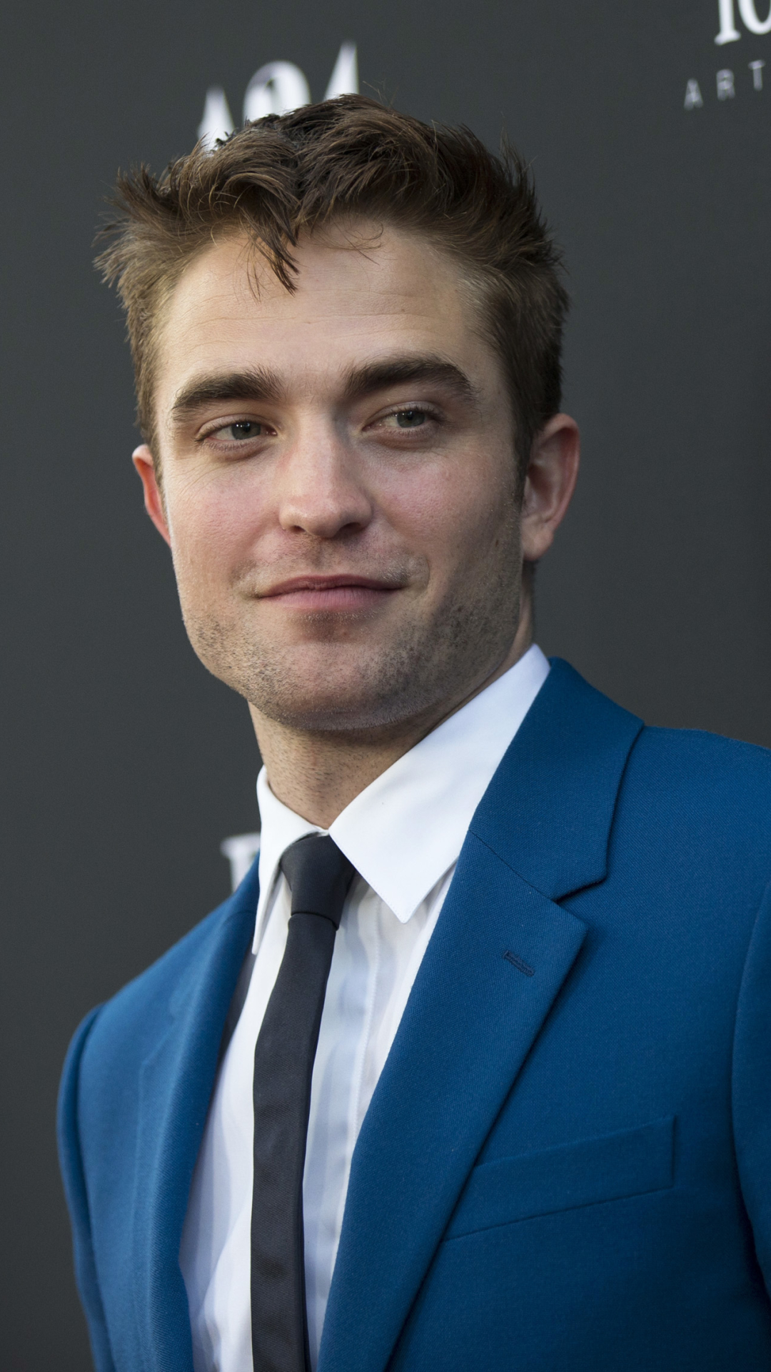 Download mobile wallpaper Robert Pattinson, English, Suit, Celebrity, Actor for free.