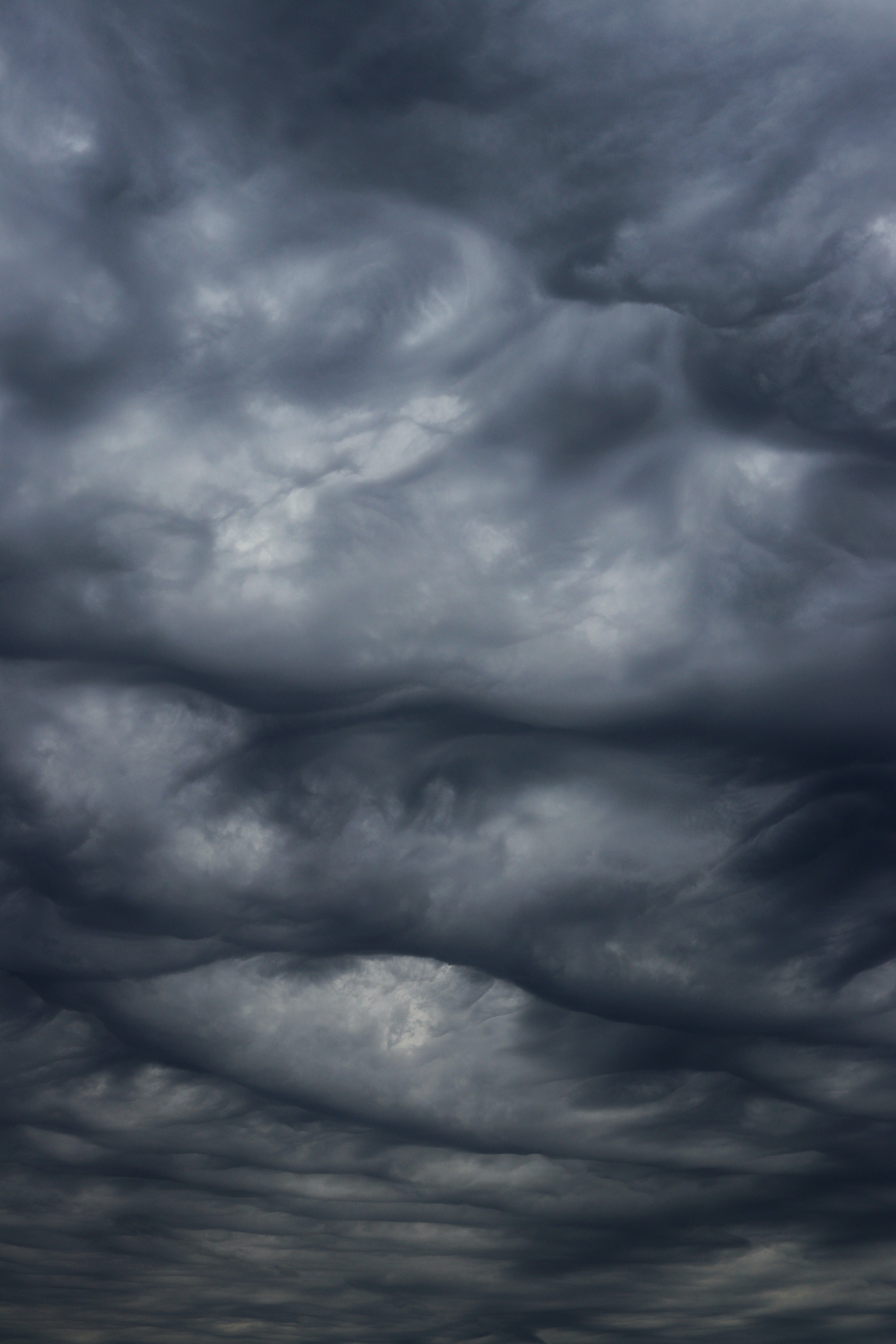 Handy-Wallpaper Clouds, Bedeckt, Hauptsächlich Bewölkt, Sky, Natur, Sturm kostenlos herunterladen.
