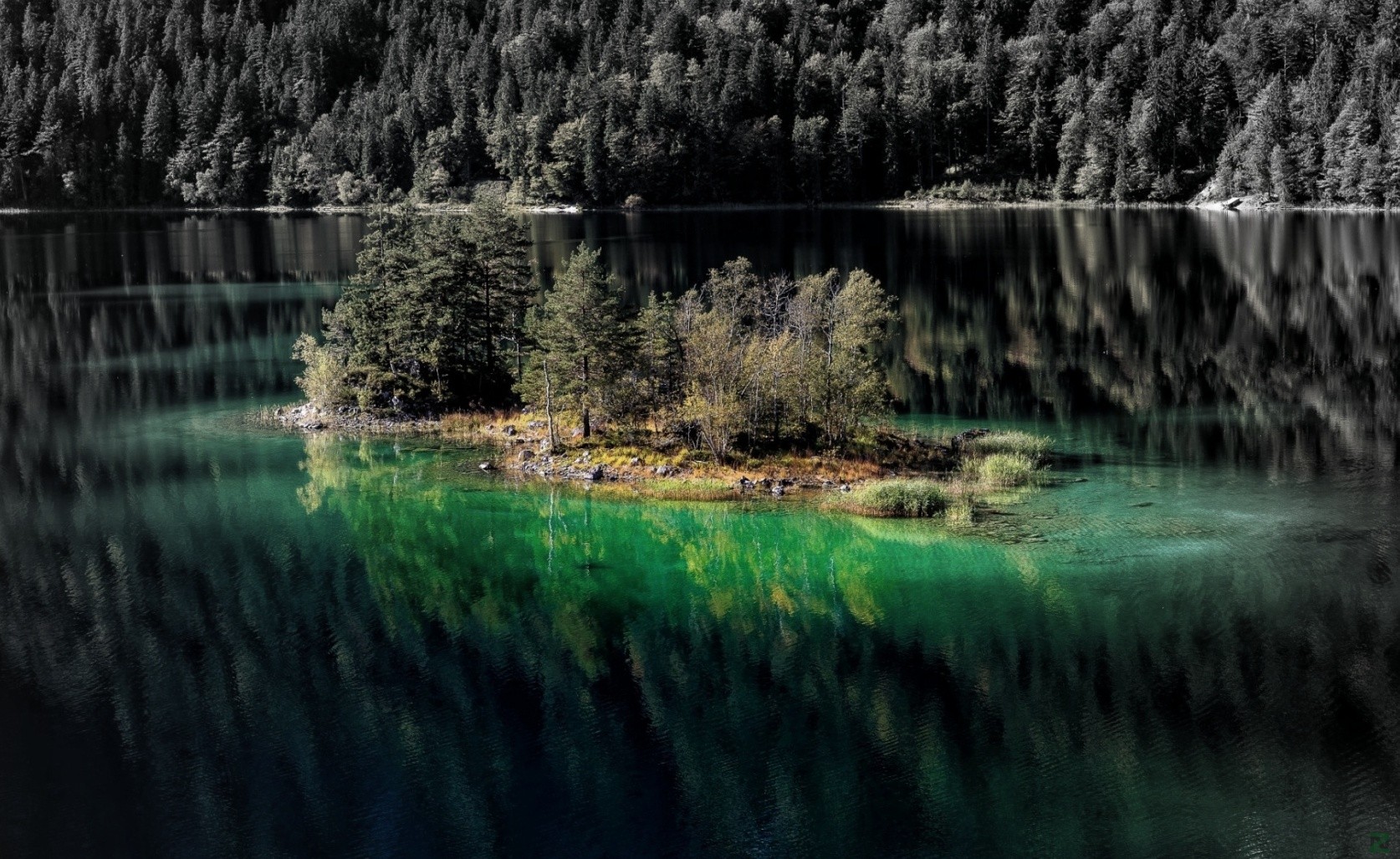 Скачать картинку Озера, Озеро, Лес, Зеленый, Остров, Земля/природа в телефон бесплатно.