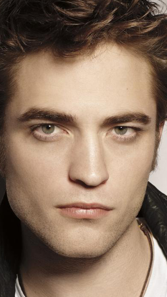 Download mobile wallpaper Robert Pattinson, Face, Celebrity, Brown Hair, Actor for free.
